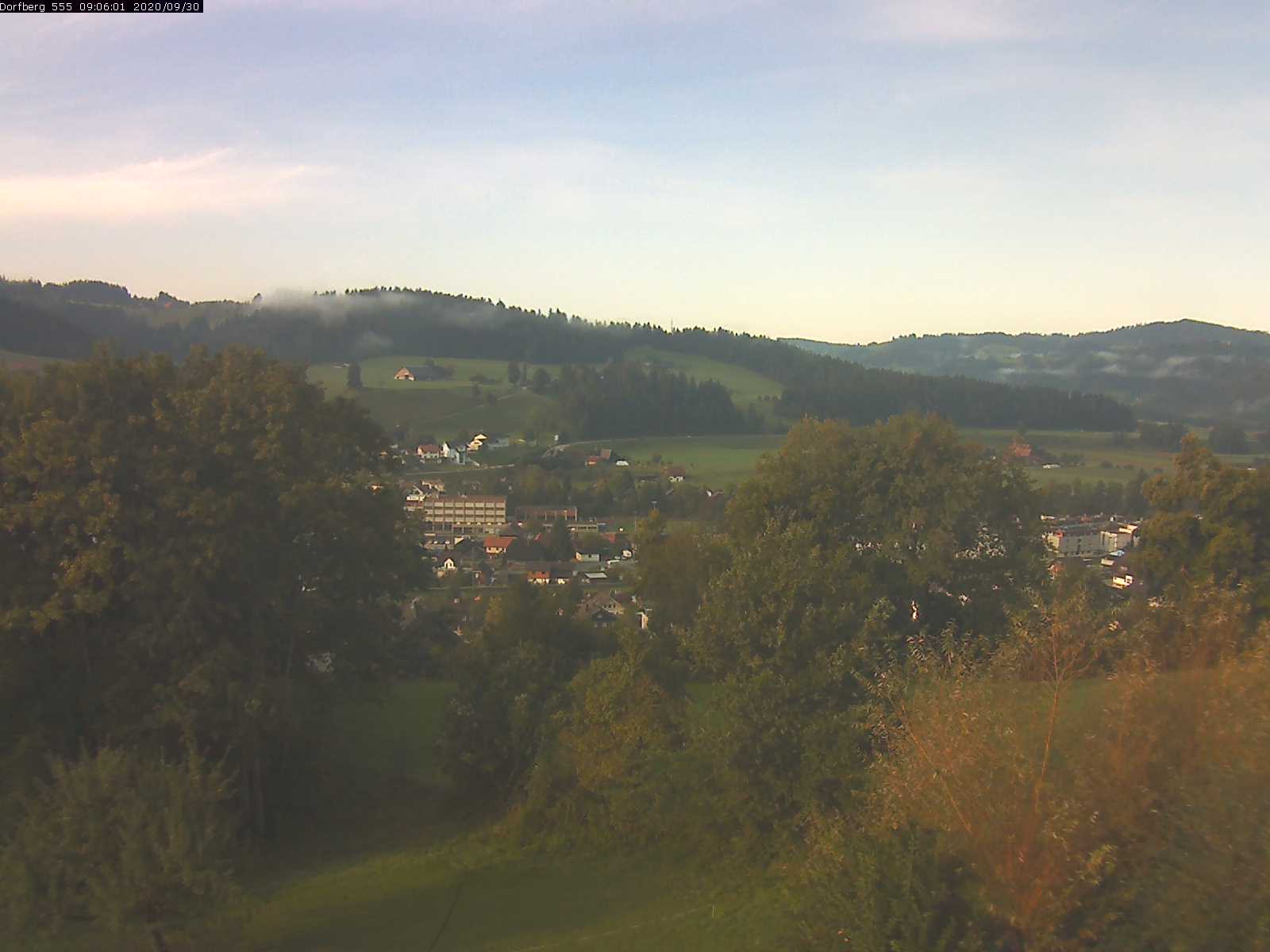 Webcam-Bild: Aussicht vom Dorfberg in Langnau 20200930-090601