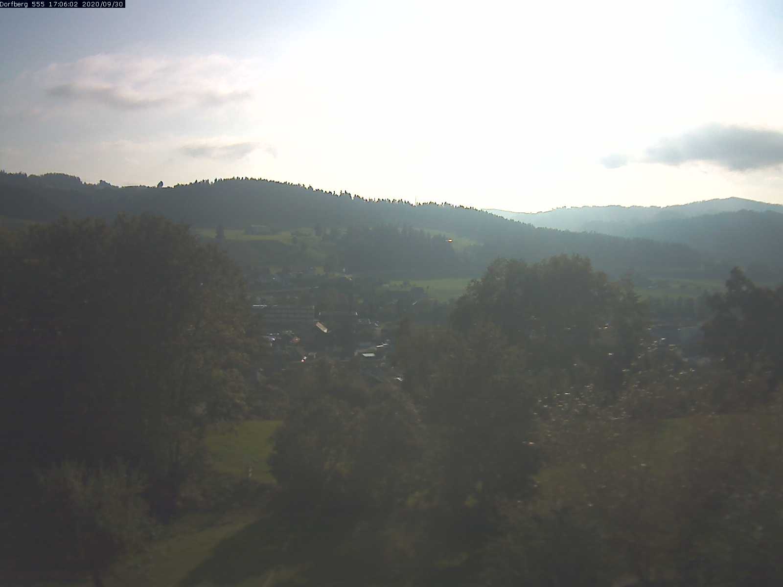 Webcam-Bild: Aussicht vom Dorfberg in Langnau 20200930-170601