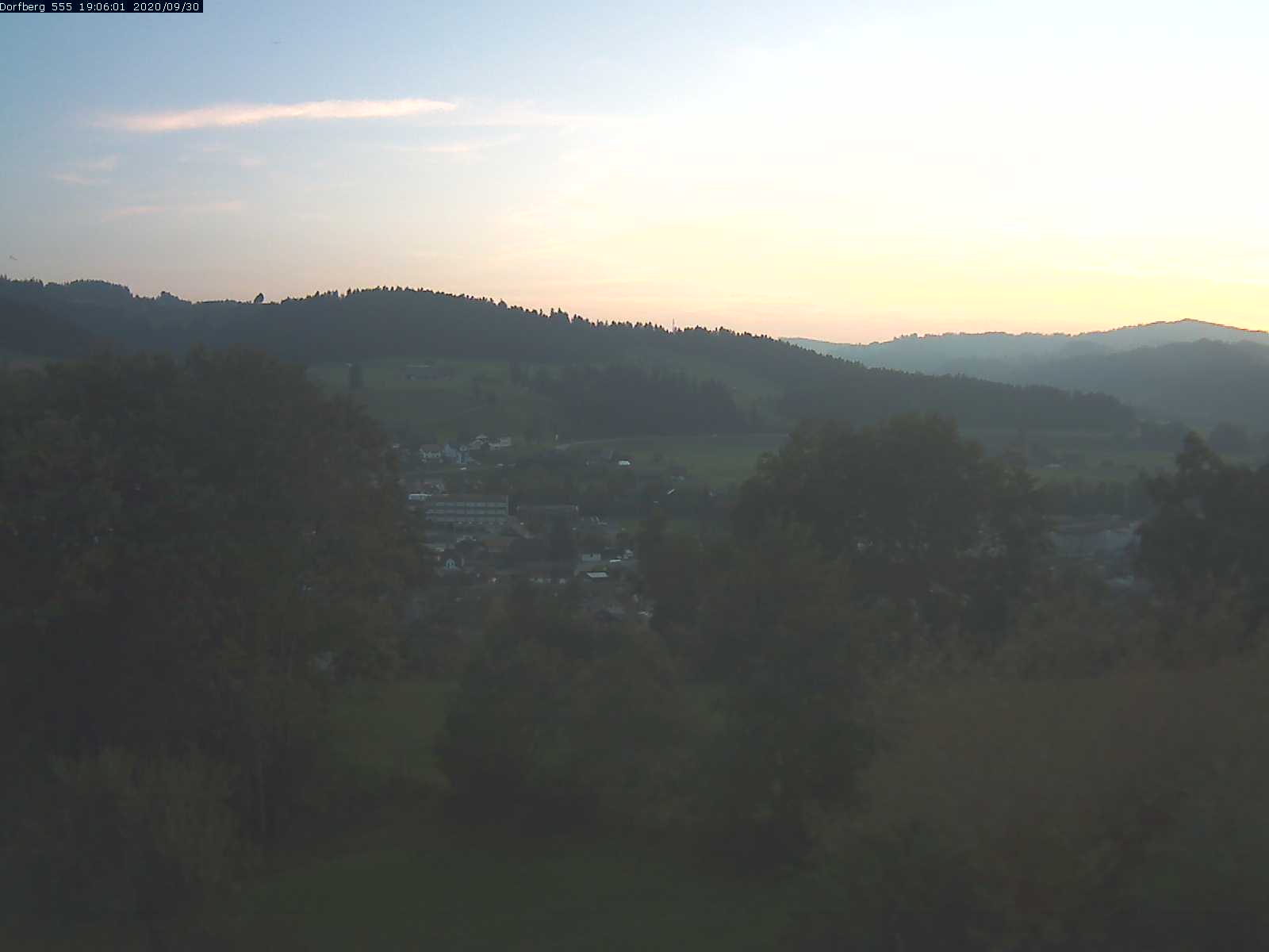 Webcam-Bild: Aussicht vom Dorfberg in Langnau 20200930-190601