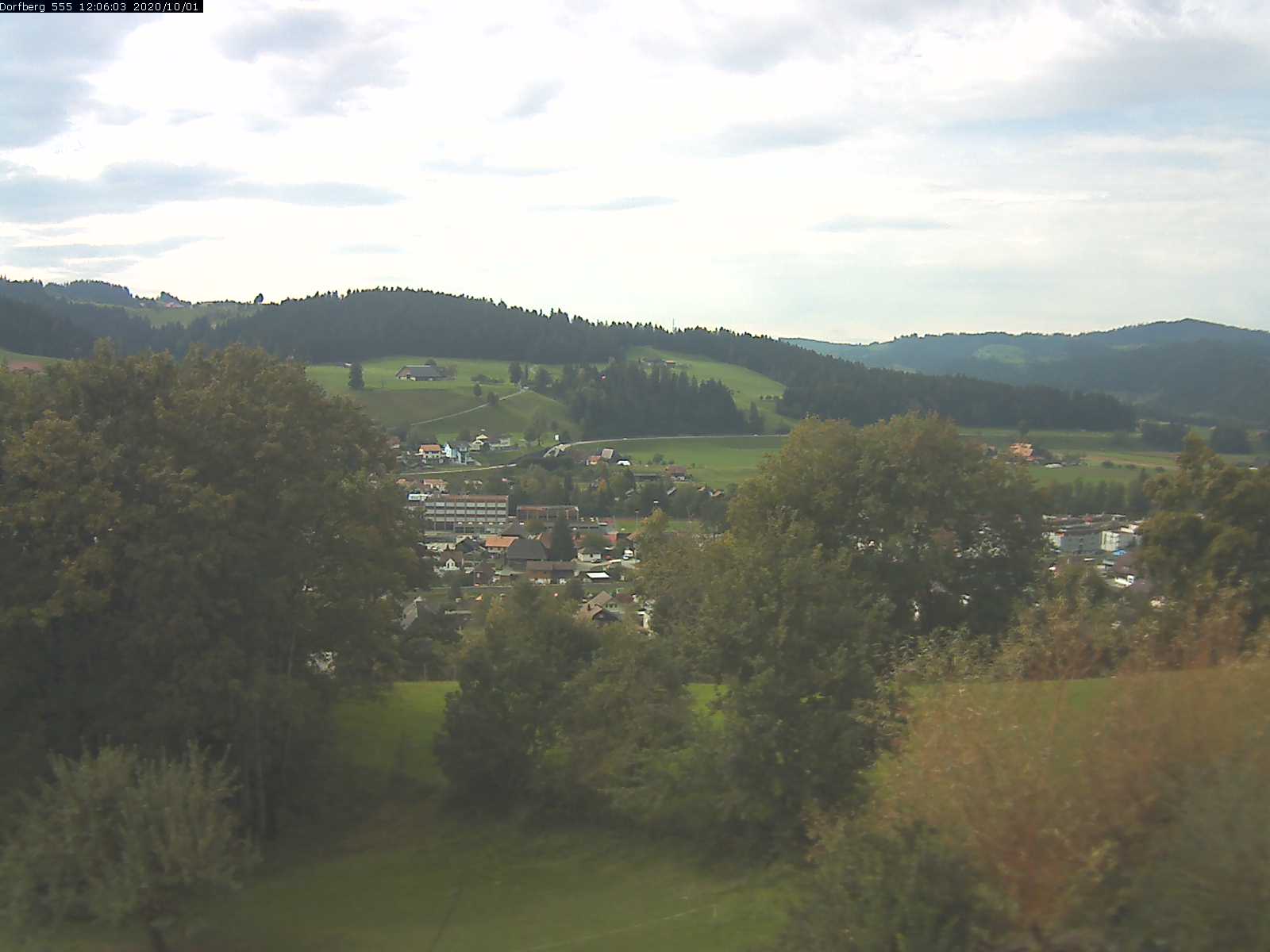 Webcam-Bild: Aussicht vom Dorfberg in Langnau 20201001-120601