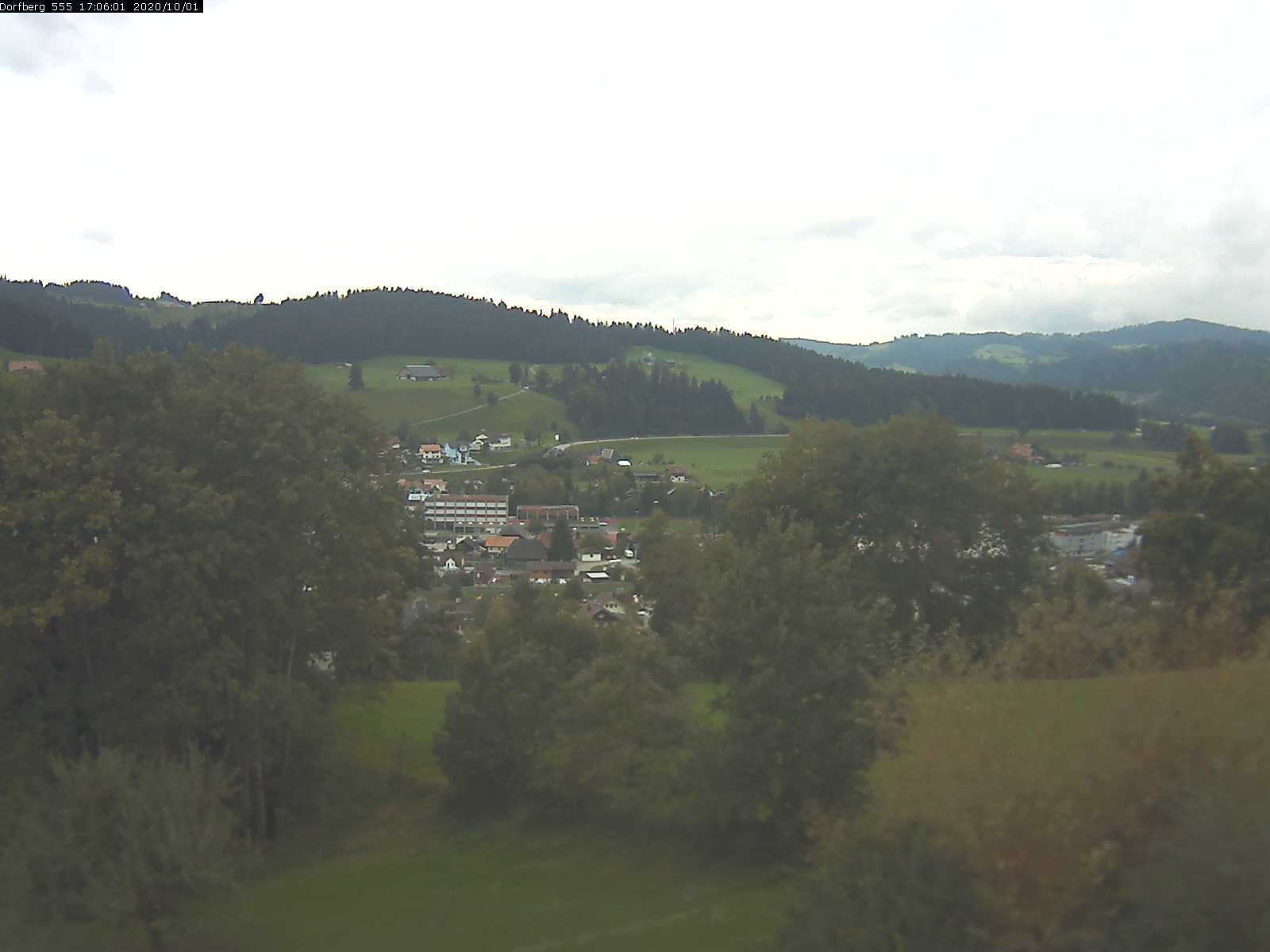 Webcam-Bild: Aussicht vom Dorfberg in Langnau 20201001-170601