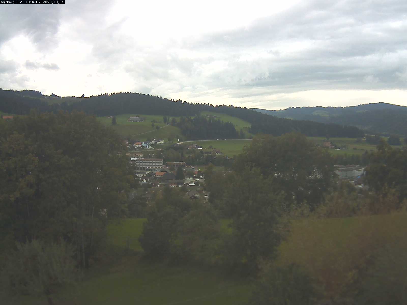 Webcam-Bild: Aussicht vom Dorfberg in Langnau 20201001-180601