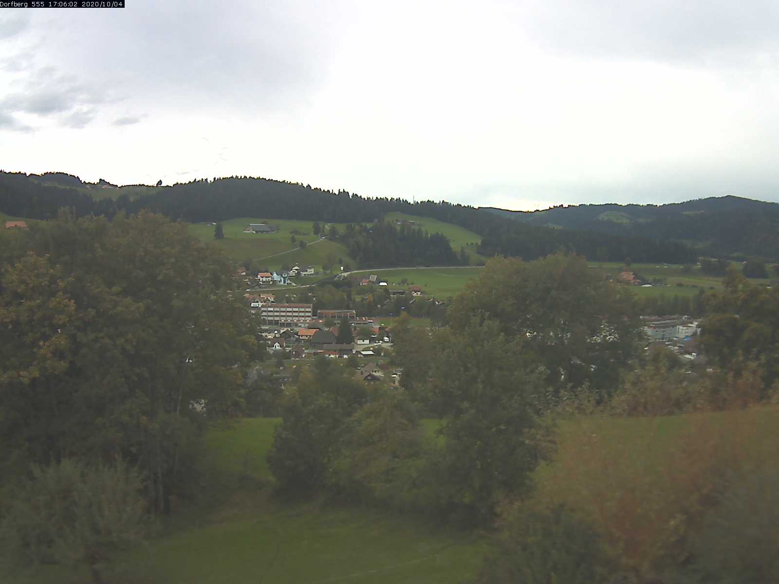 Webcam-Bild: Aussicht vom Dorfberg in Langnau 20201004-170601