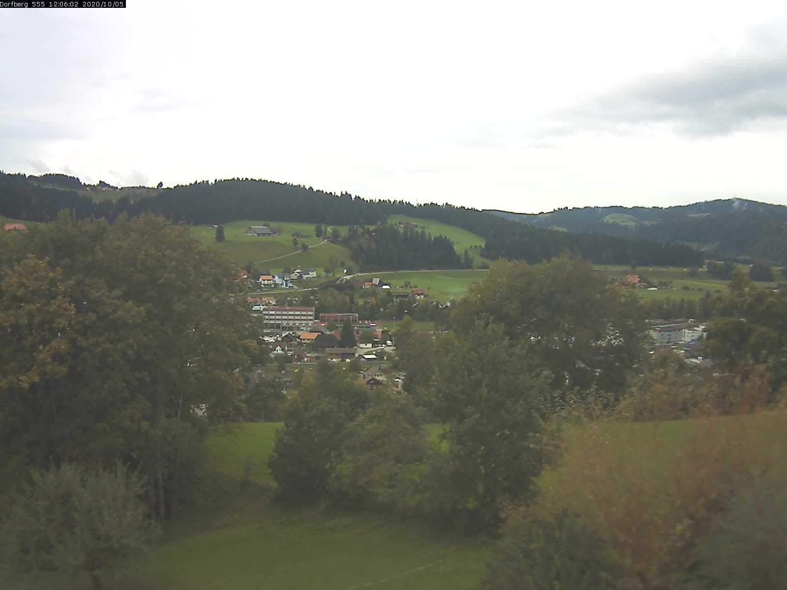Webcam-Bild: Aussicht vom Dorfberg in Langnau 20201005-120602