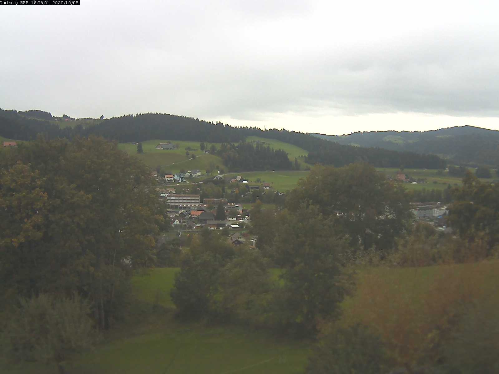 Webcam-Bild: Aussicht vom Dorfberg in Langnau 20201005-180601