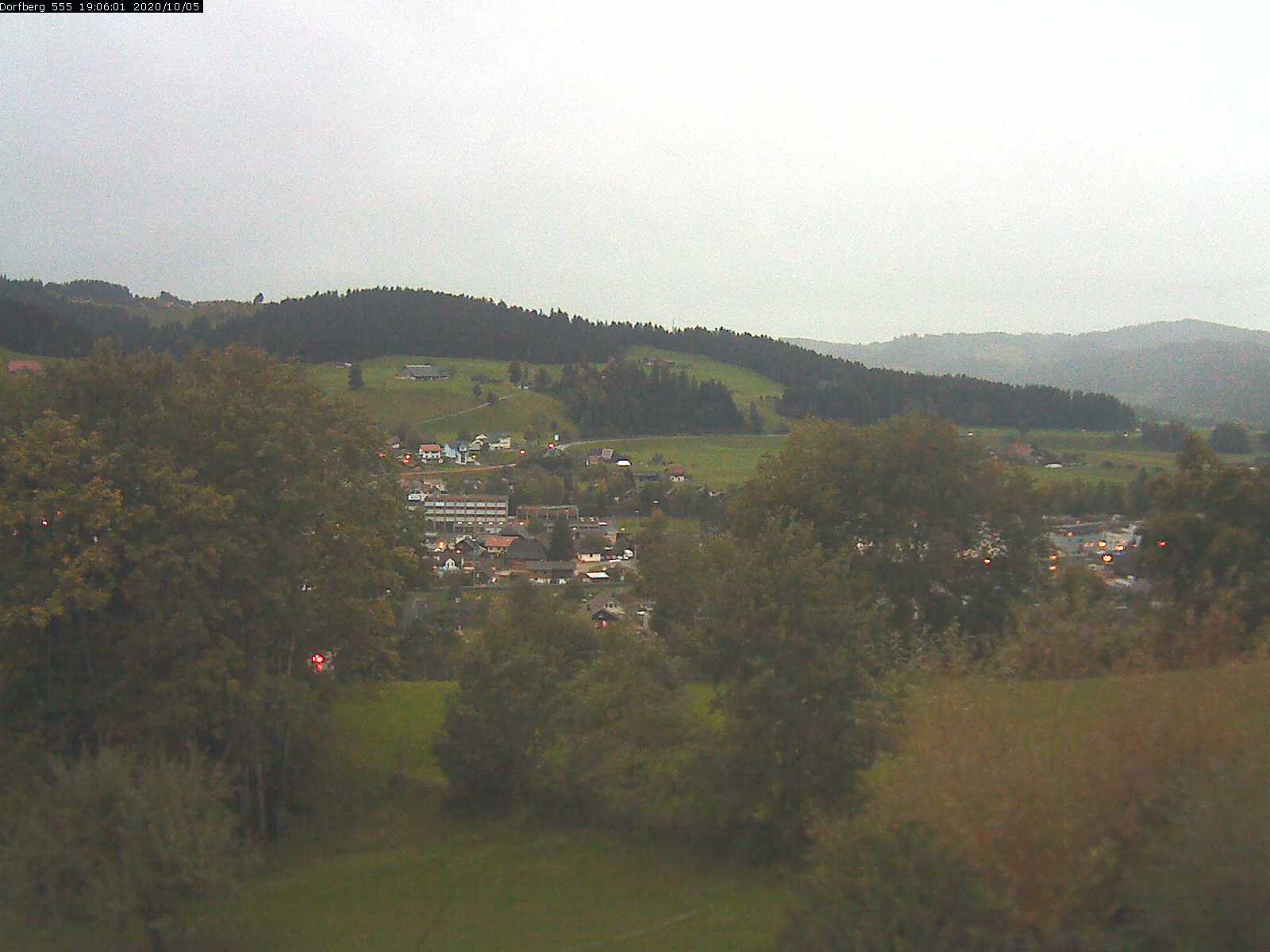 Webcam-Bild: Aussicht vom Dorfberg in Langnau 20201005-190601