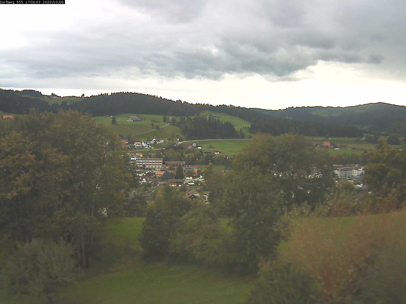 Webcam-Bild: Aussicht vom Dorfberg in Langnau 20201006-170601