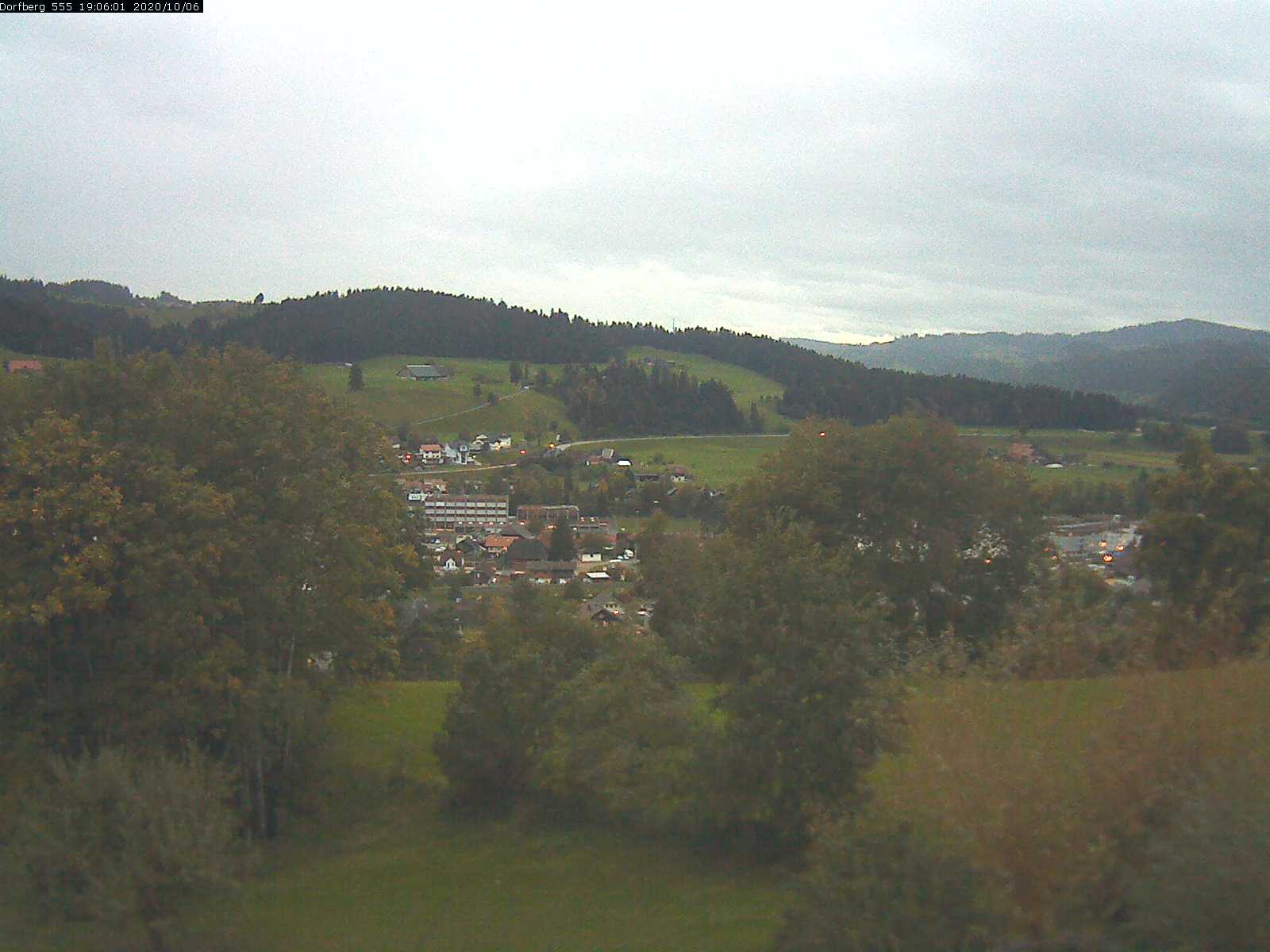 Webcam-Bild: Aussicht vom Dorfberg in Langnau 20201006-190601