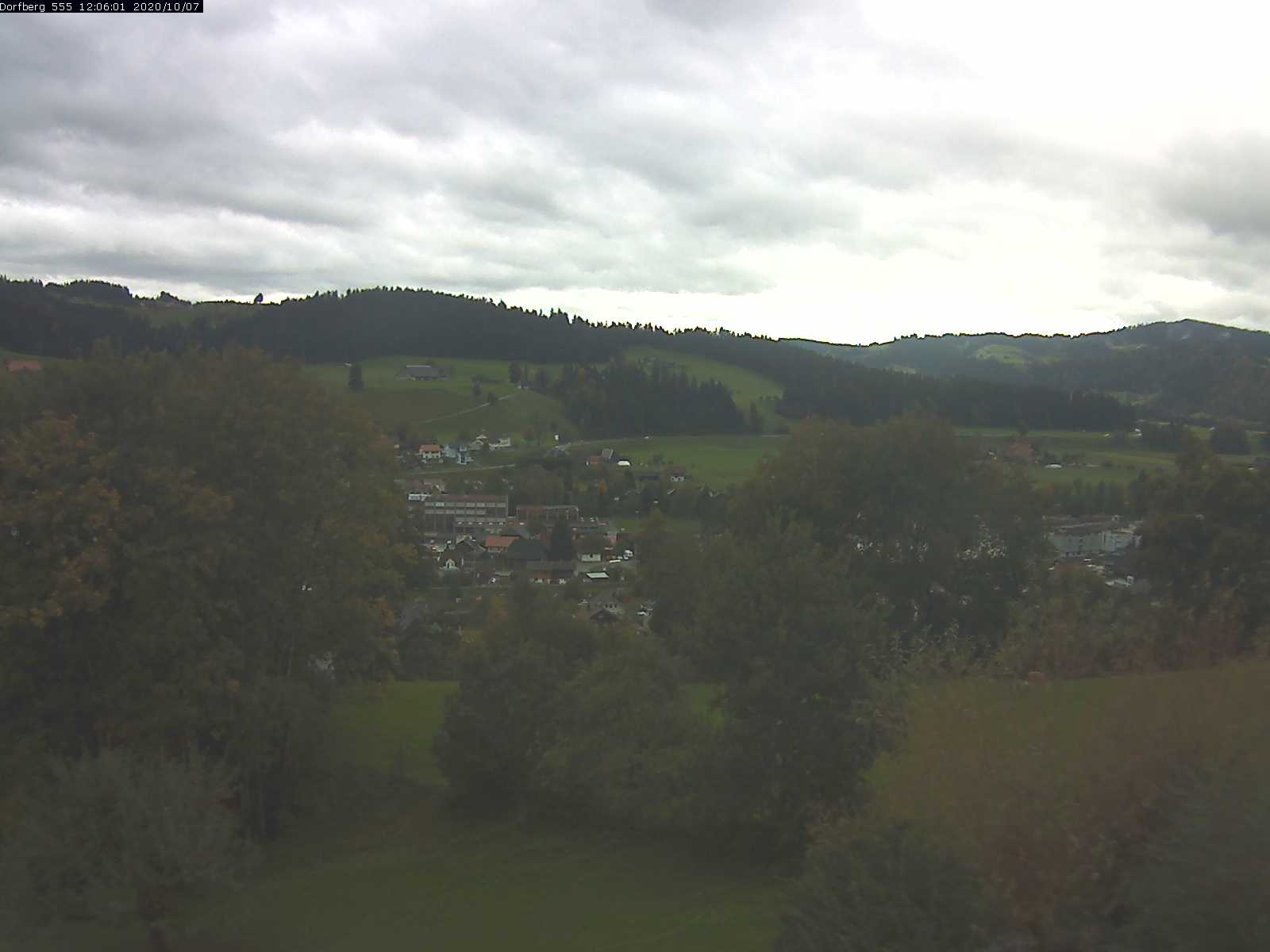 Webcam-Bild: Aussicht vom Dorfberg in Langnau 20201007-120601