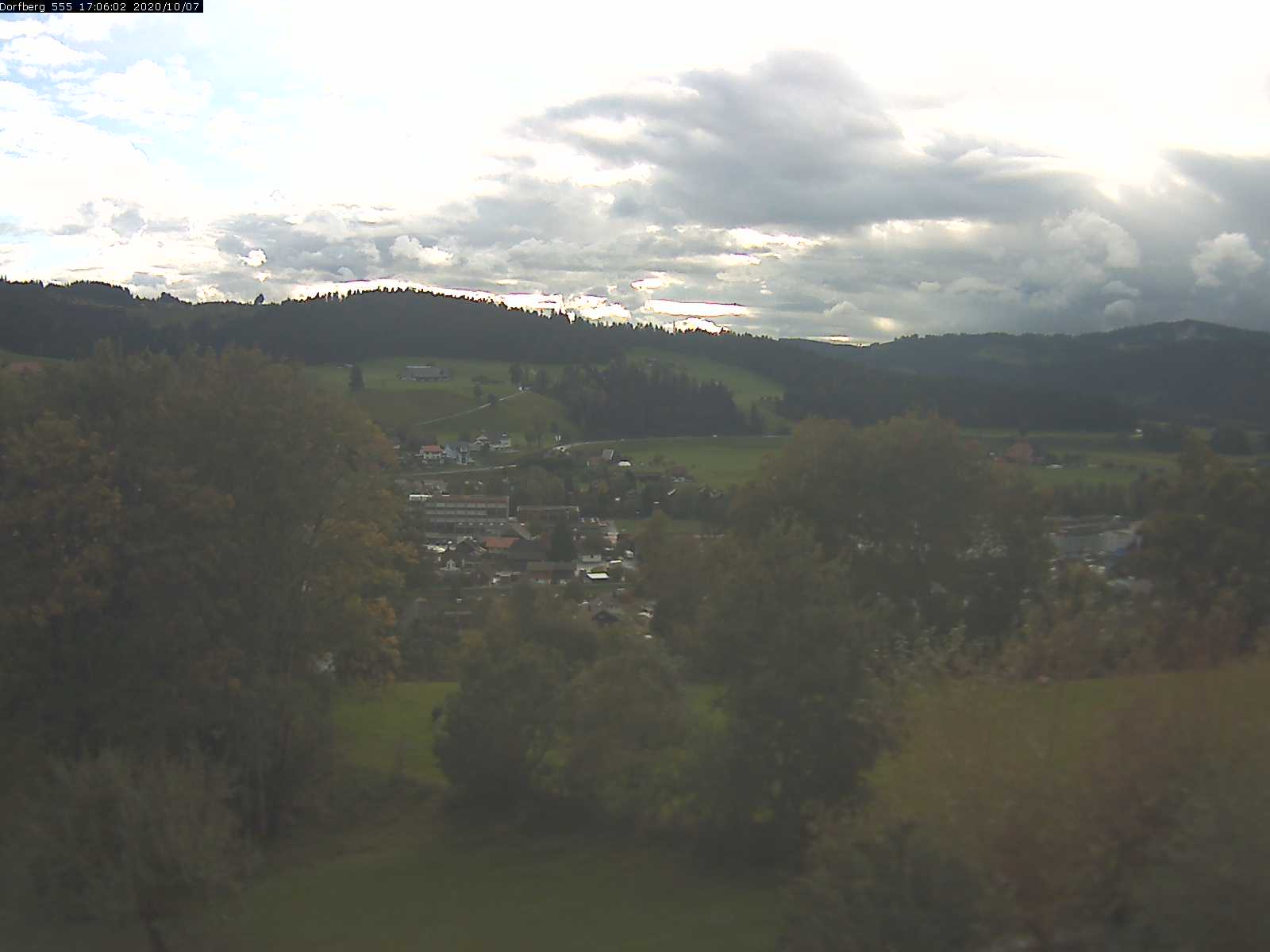 Webcam-Bild: Aussicht vom Dorfberg in Langnau 20201007-170601