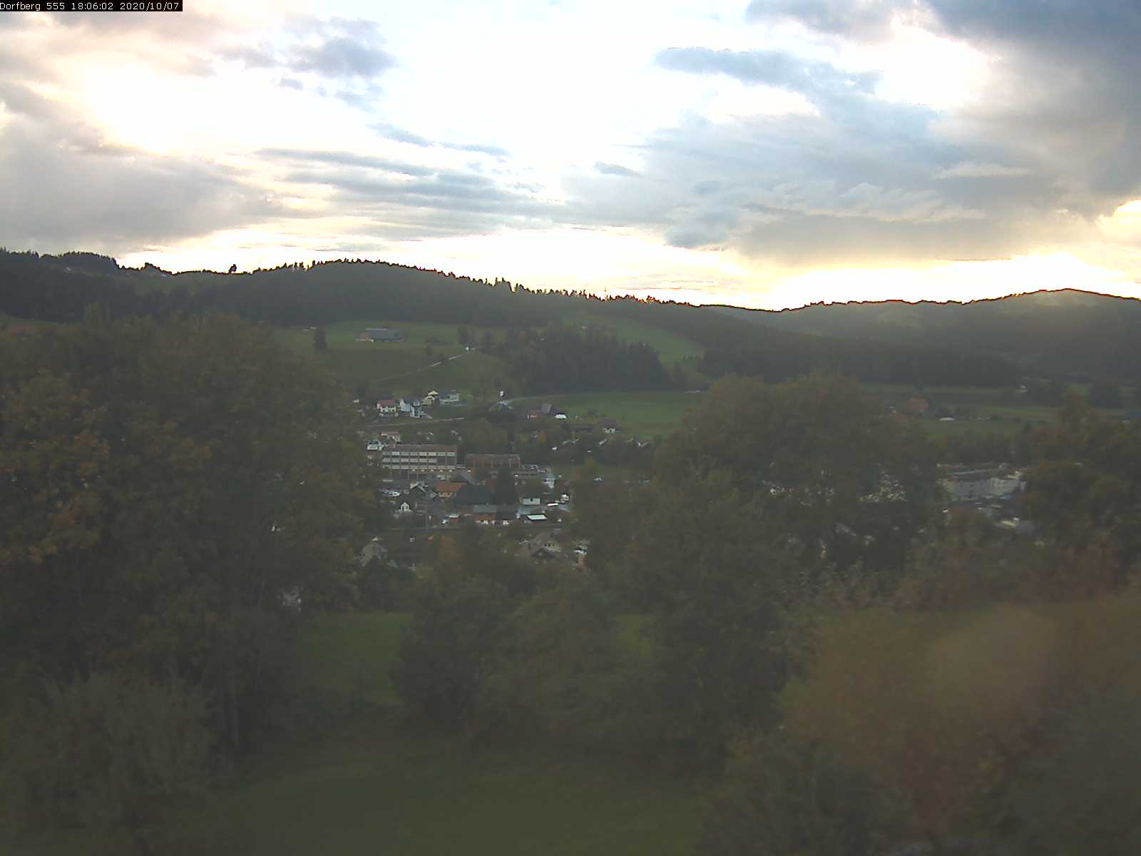 Webcam-Bild: Aussicht vom Dorfberg in Langnau 20201007-180601