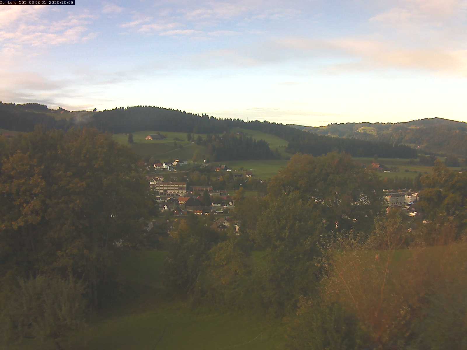 Webcam-Bild: Aussicht vom Dorfberg in Langnau 20201008-090601
