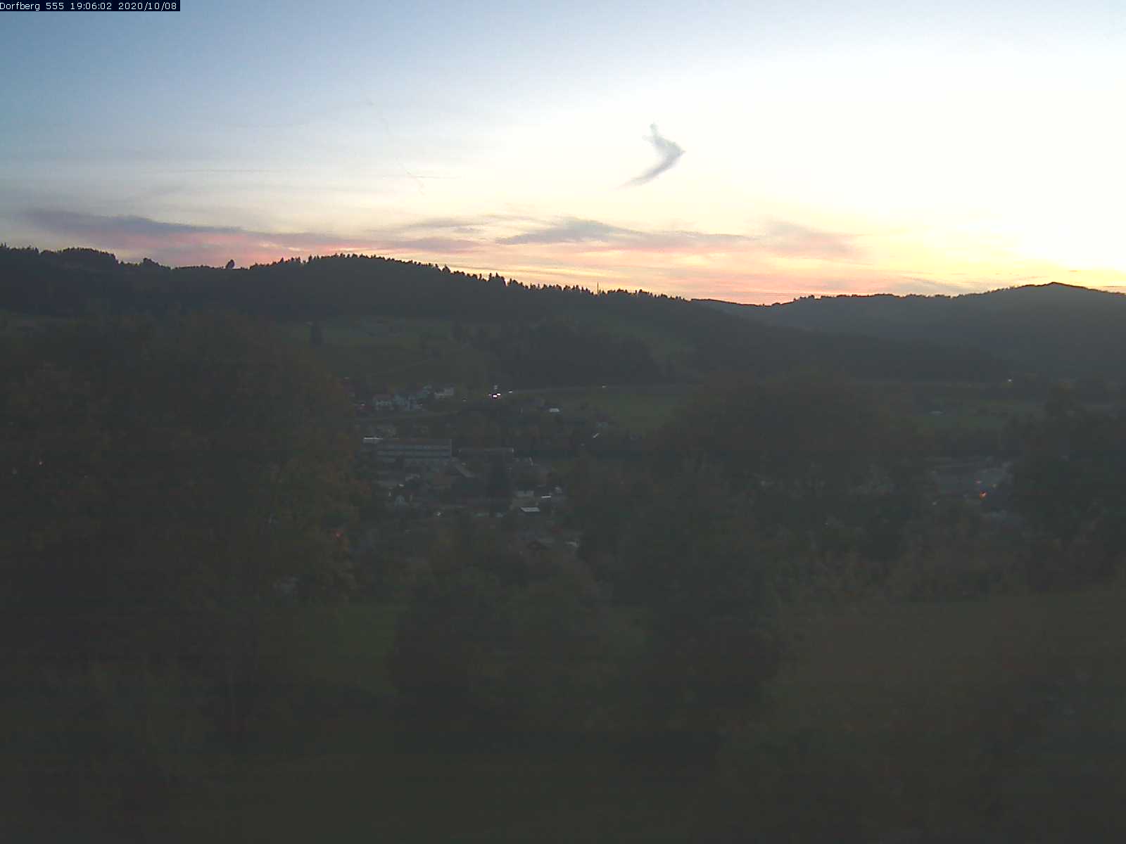 Webcam-Bild: Aussicht vom Dorfberg in Langnau 20201008-190601