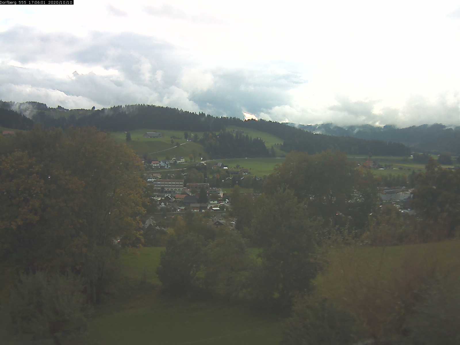 Webcam-Bild: Aussicht vom Dorfberg in Langnau 20201010-170601
