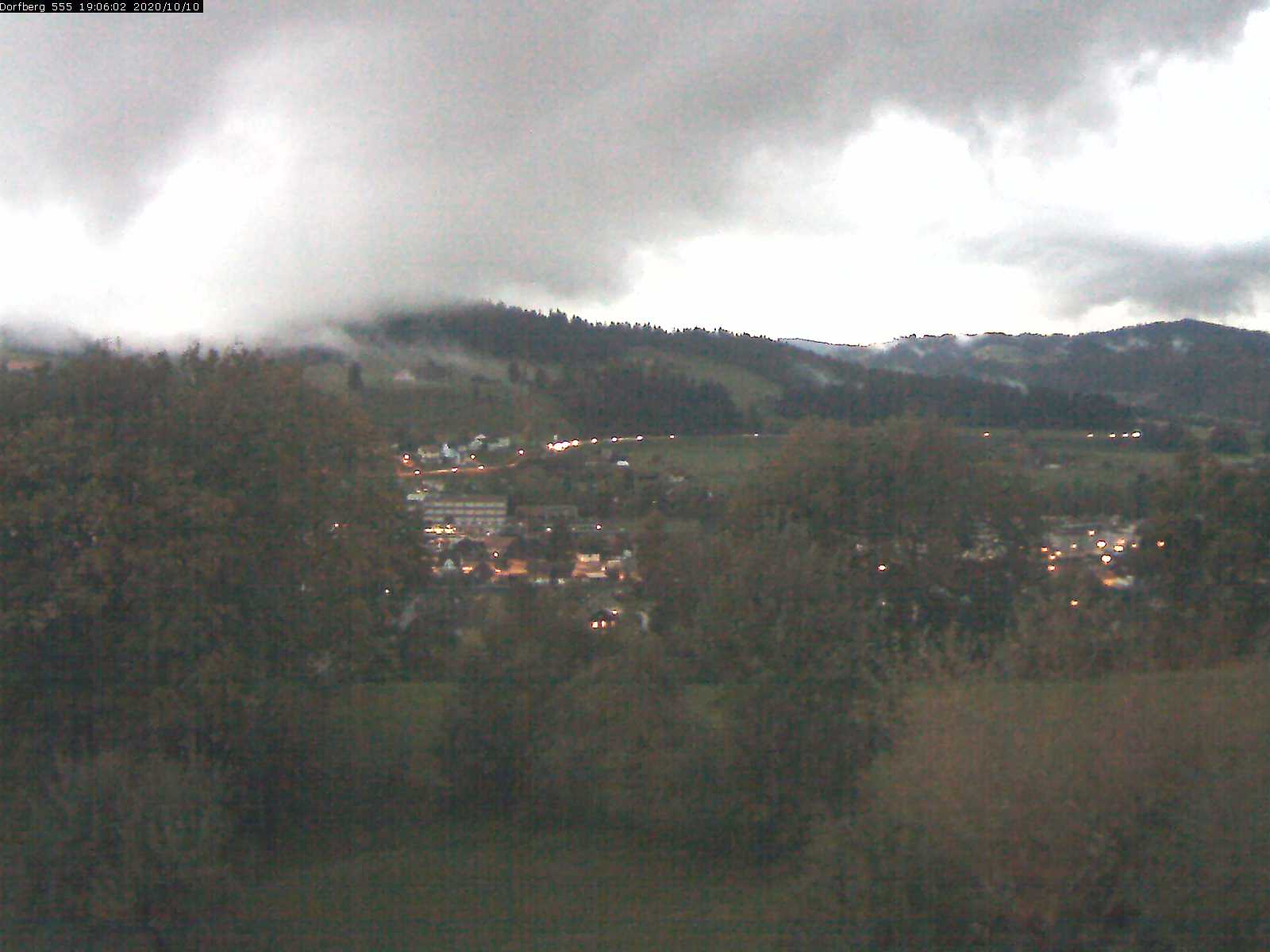 Webcam-Bild: Aussicht vom Dorfberg in Langnau 20201010-190601