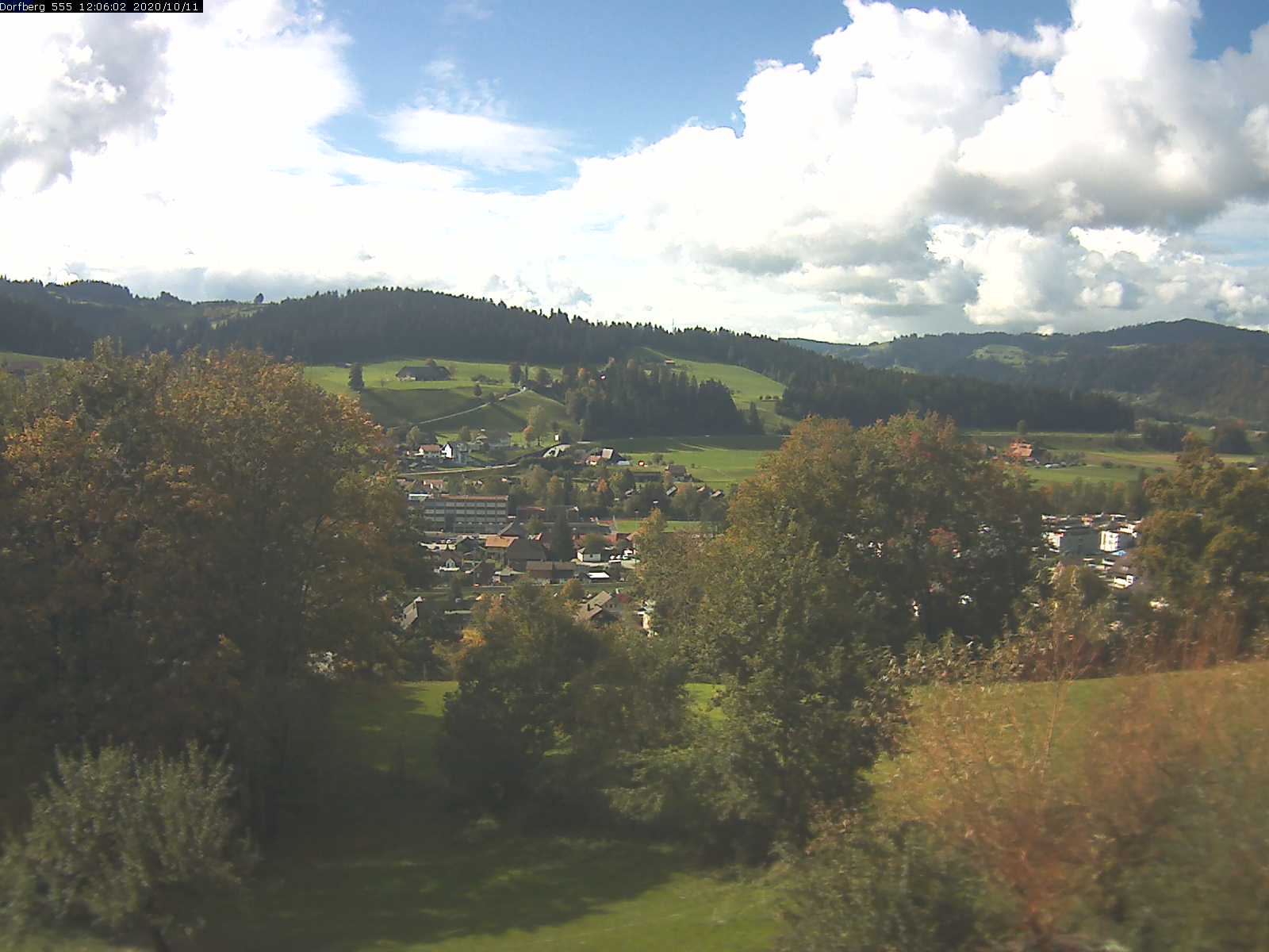 Webcam-Bild: Aussicht vom Dorfberg in Langnau 20201011-120601