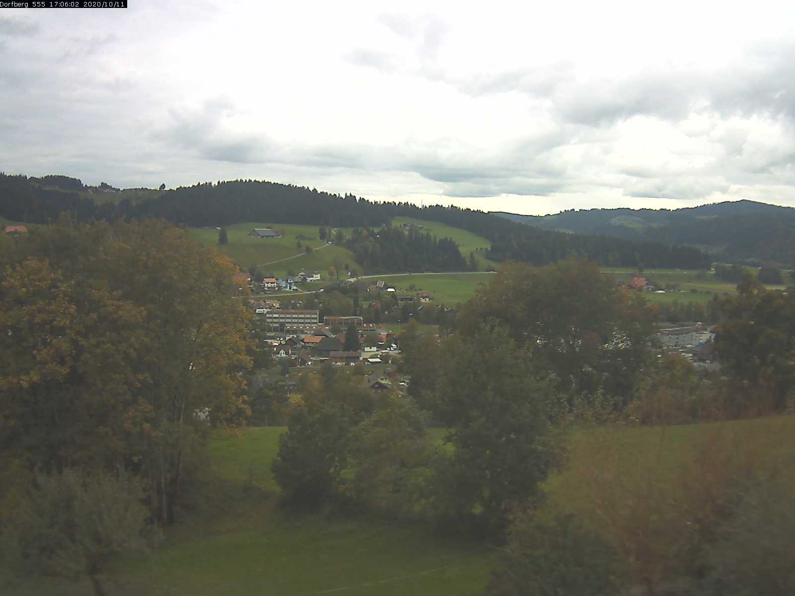 Webcam-Bild: Aussicht vom Dorfberg in Langnau 20201011-170601