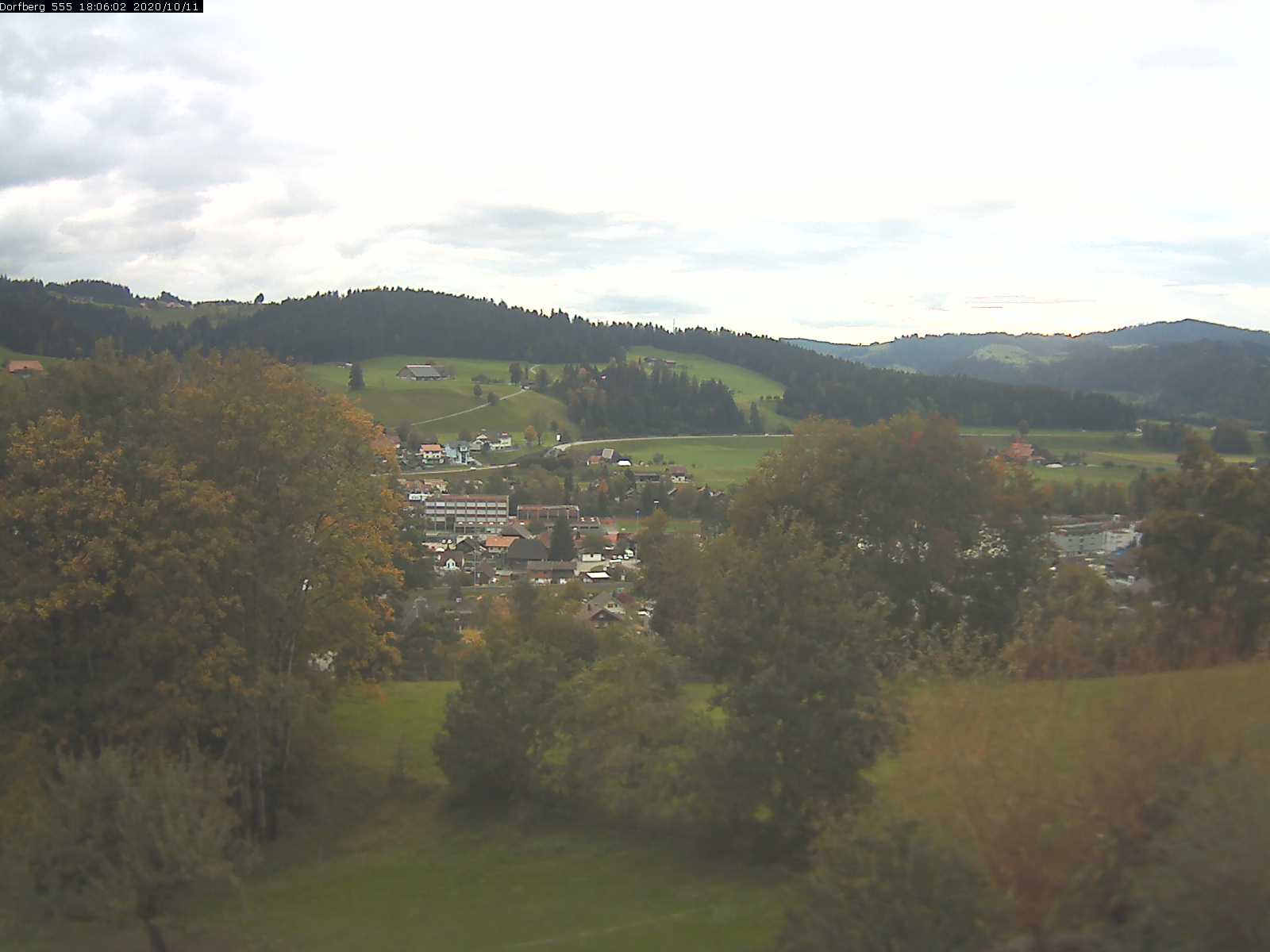 Webcam-Bild: Aussicht vom Dorfberg in Langnau 20201011-180601