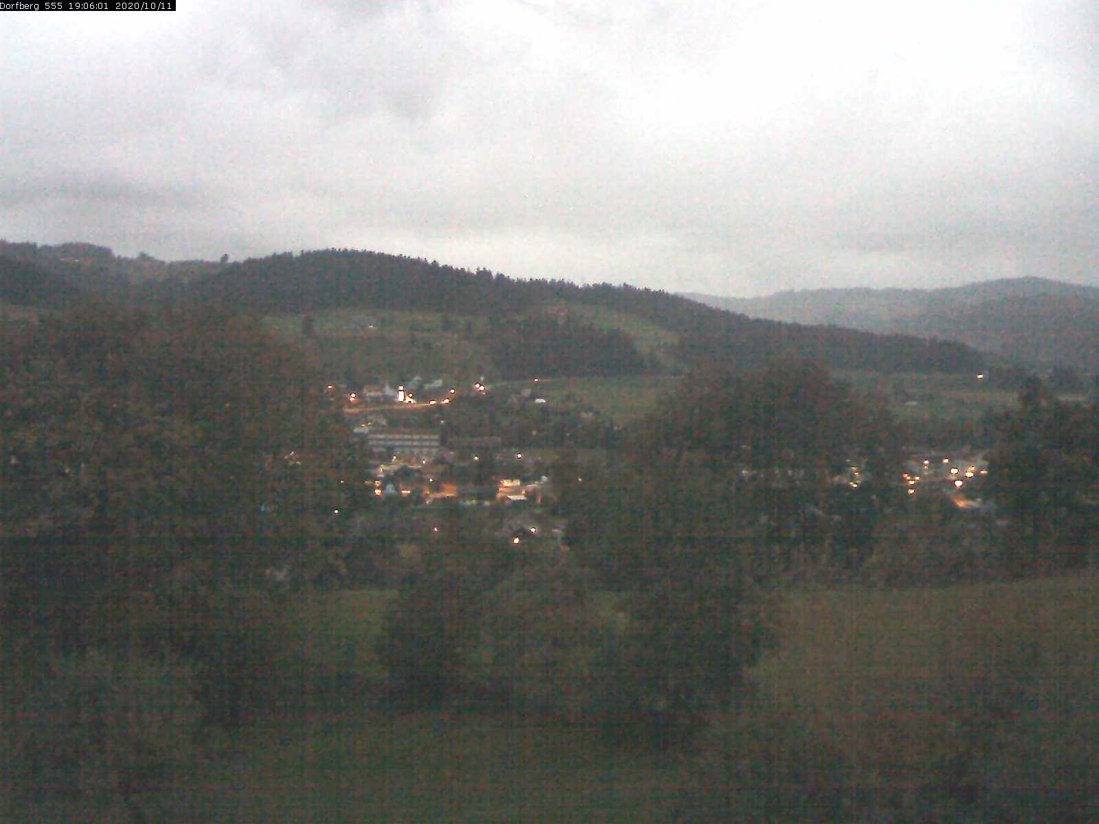 Webcam-Bild: Aussicht vom Dorfberg in Langnau 20201011-190601