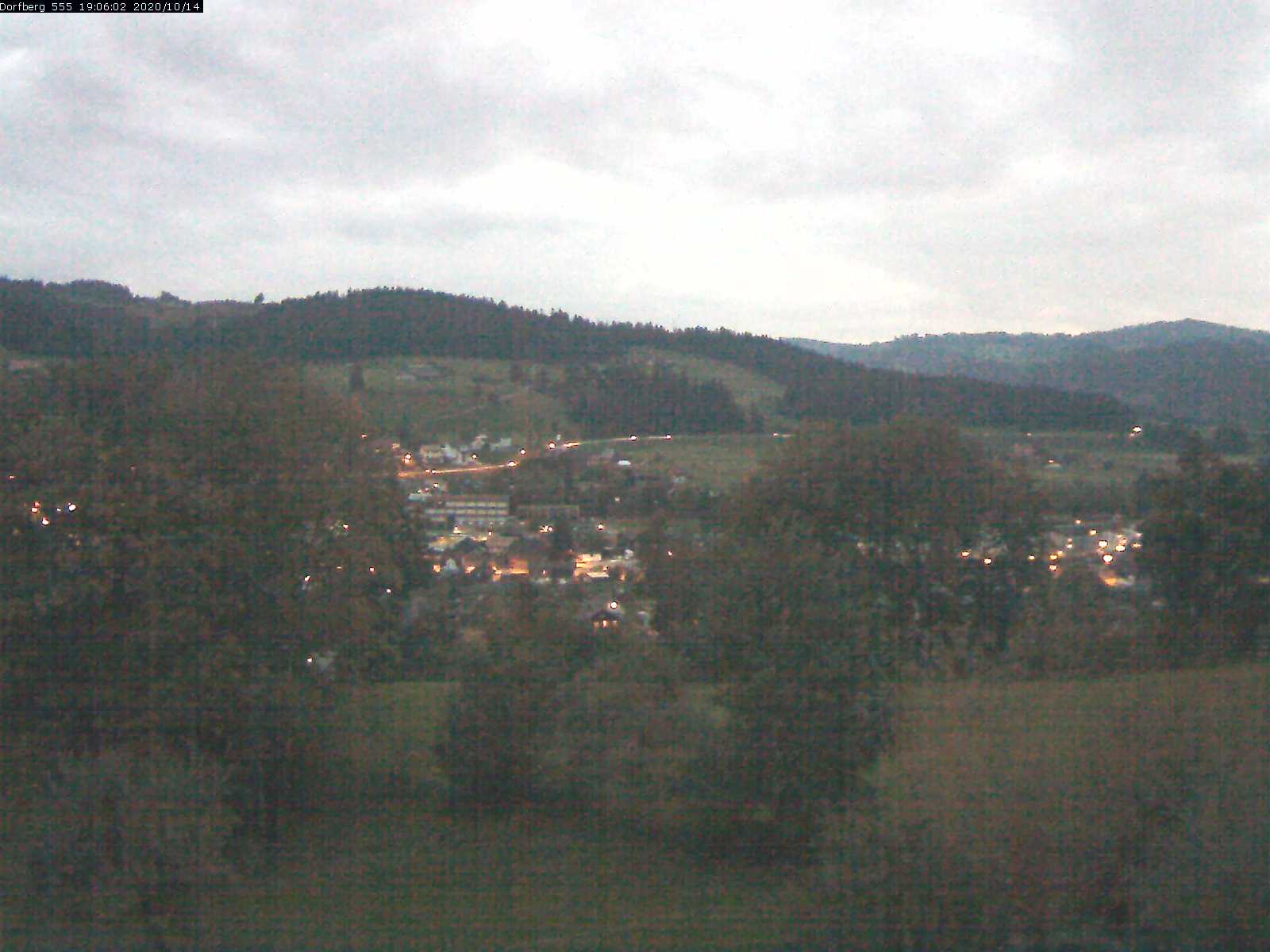 Webcam-Bild: Aussicht vom Dorfberg in Langnau 20201014-190601