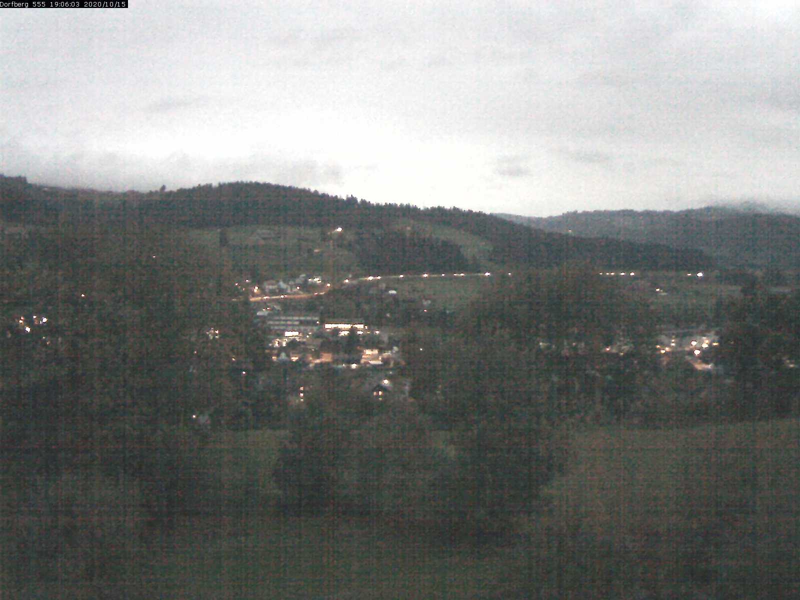 Webcam-Bild: Aussicht vom Dorfberg in Langnau 20201015-190601