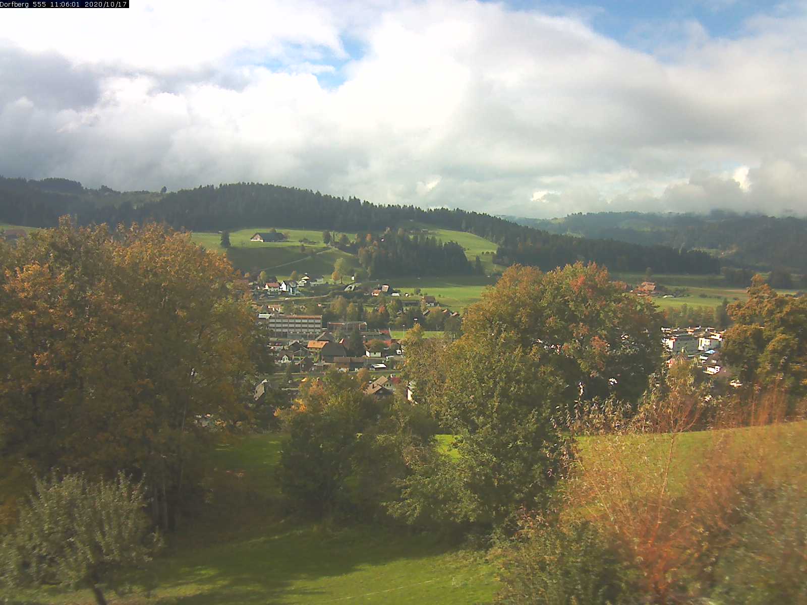 Webcam-Bild: Aussicht vom Dorfberg in Langnau 20201017-110601