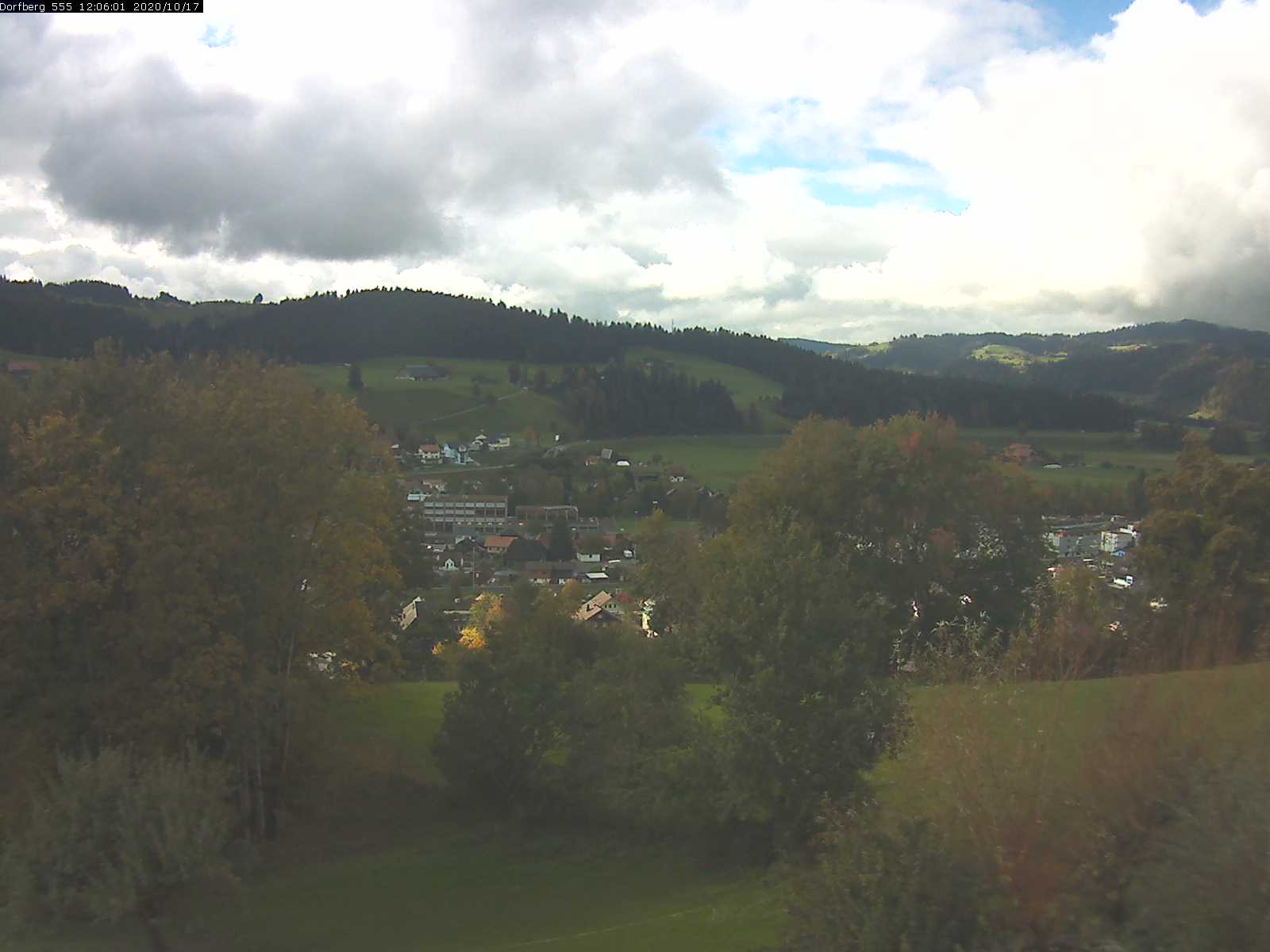 Webcam-Bild: Aussicht vom Dorfberg in Langnau 20201017-120601