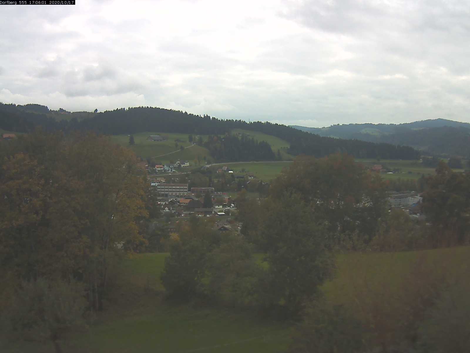 Webcam-Bild: Aussicht vom Dorfberg in Langnau 20201017-170601