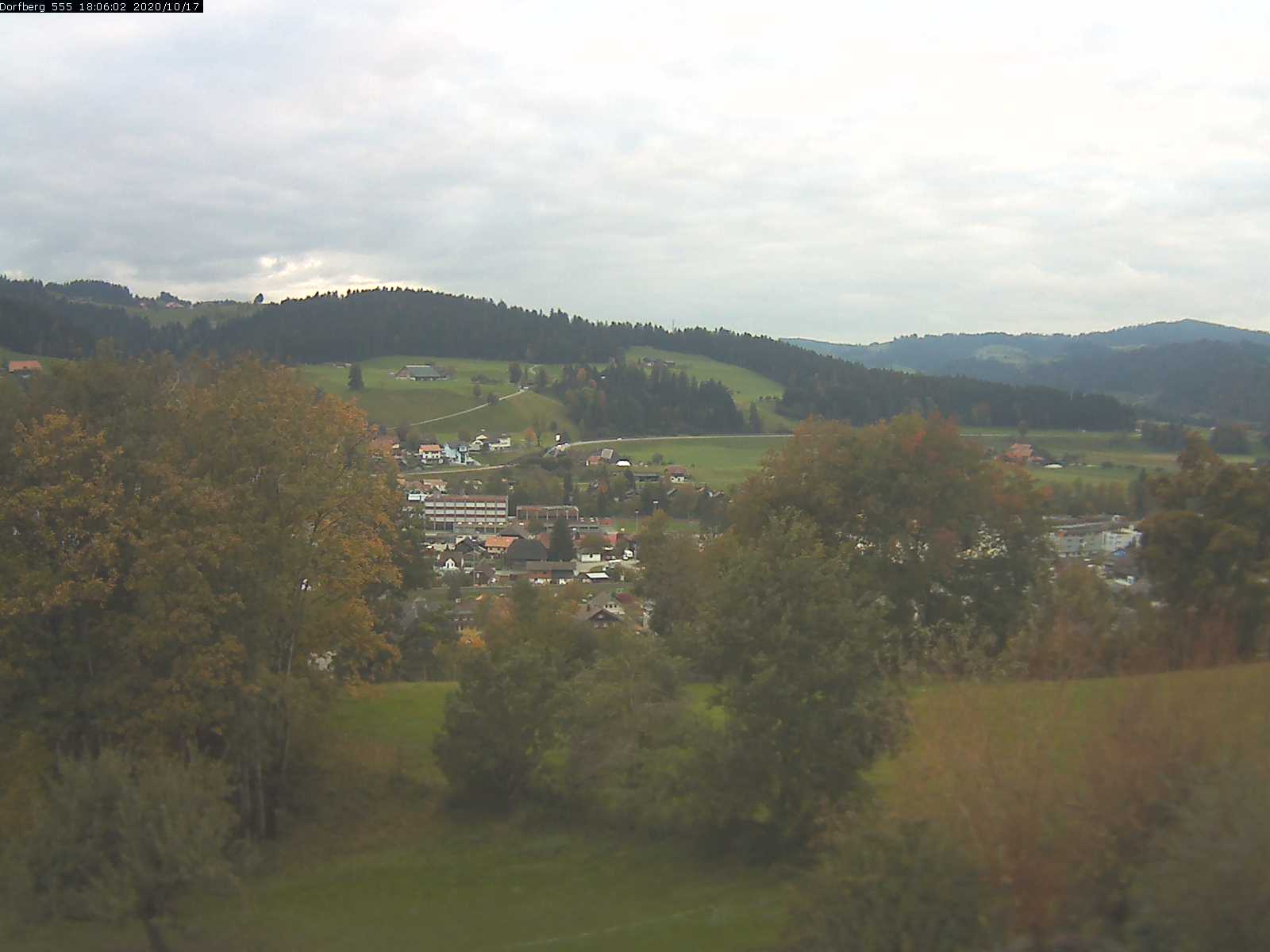 Webcam-Bild: Aussicht vom Dorfberg in Langnau 20201017-180601