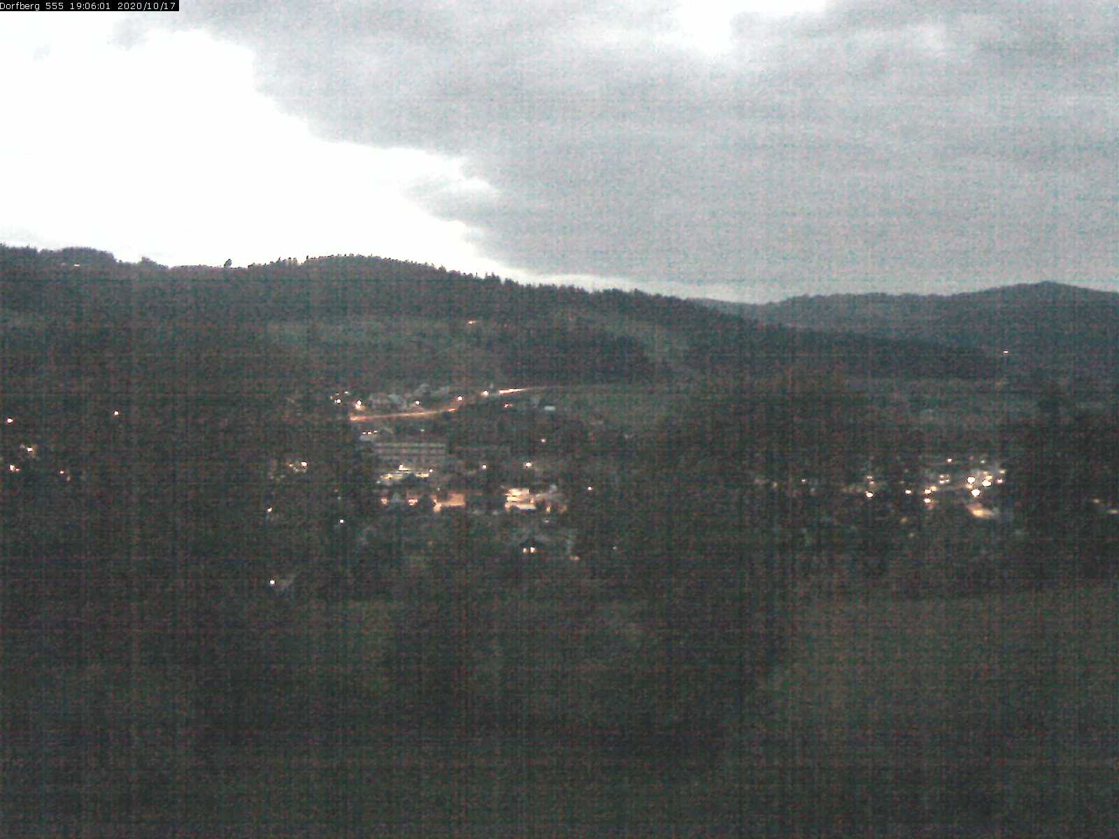 Webcam-Bild: Aussicht vom Dorfberg in Langnau 20201017-190601