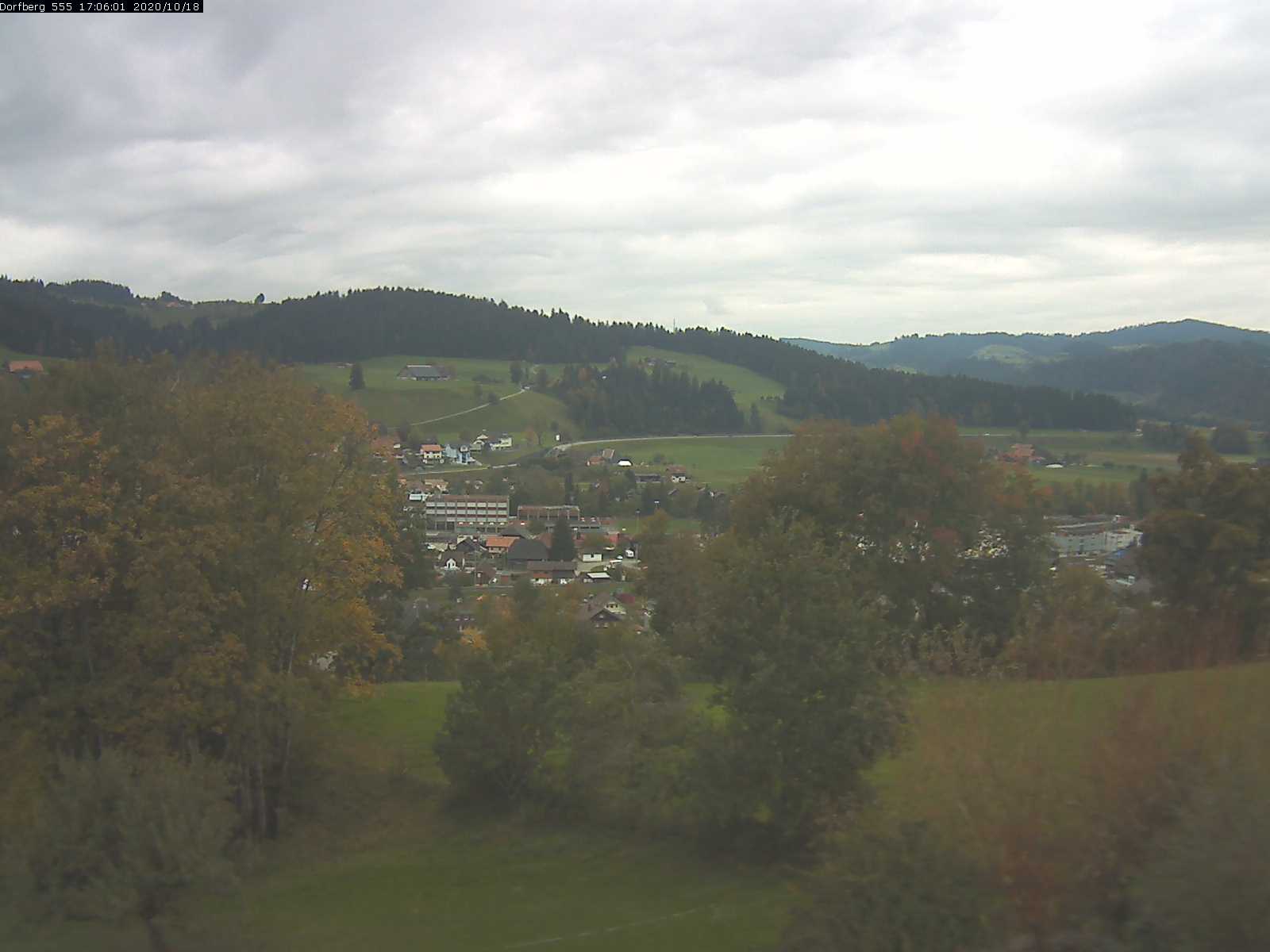 Webcam-Bild: Aussicht vom Dorfberg in Langnau 20201018-170601