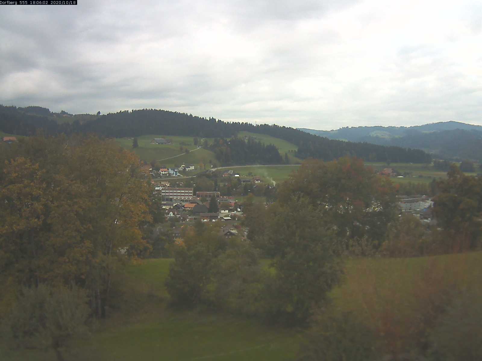 Webcam-Bild: Aussicht vom Dorfberg in Langnau 20201018-180601