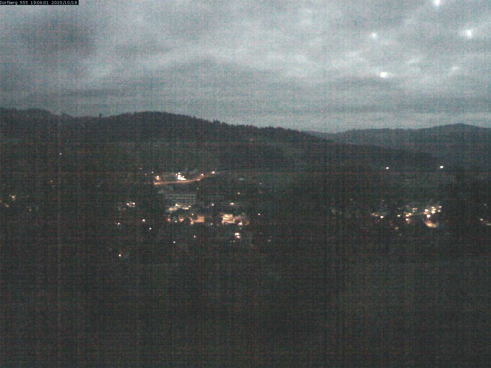 Webcam-Bild: Aussicht vom Dorfberg in Langnau 20201018-190601