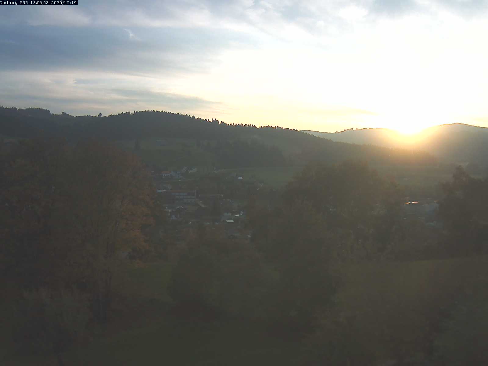Webcam-Bild: Aussicht vom Dorfberg in Langnau 20201019-180601
