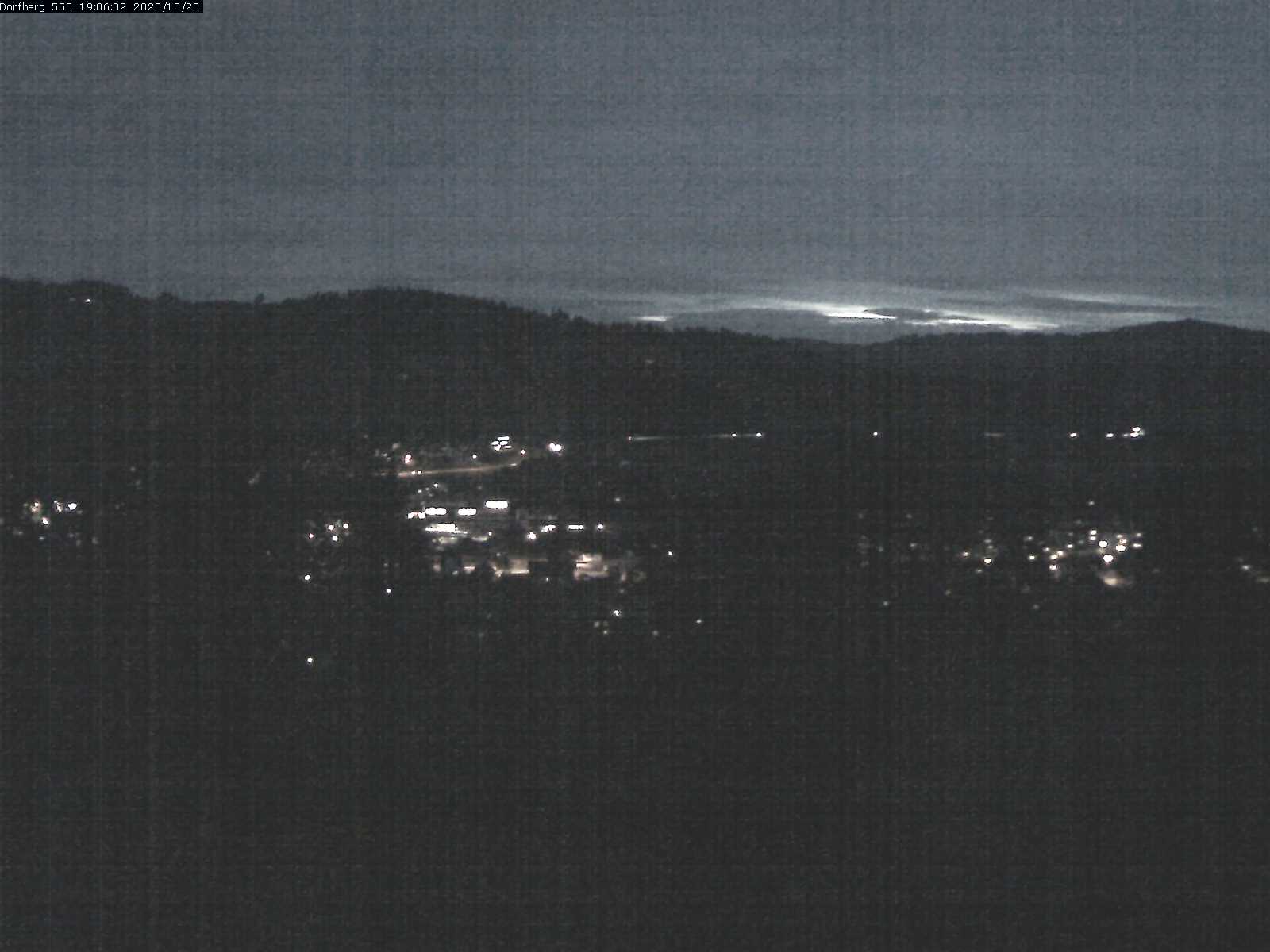 Webcam-Bild: Aussicht vom Dorfberg in Langnau 20201020-190601