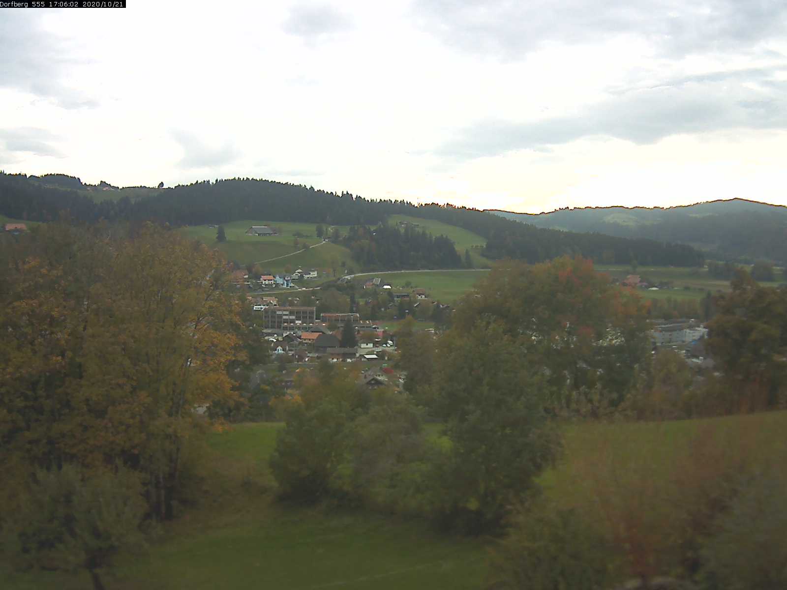 Webcam-Bild: Aussicht vom Dorfberg in Langnau 20201021-170601