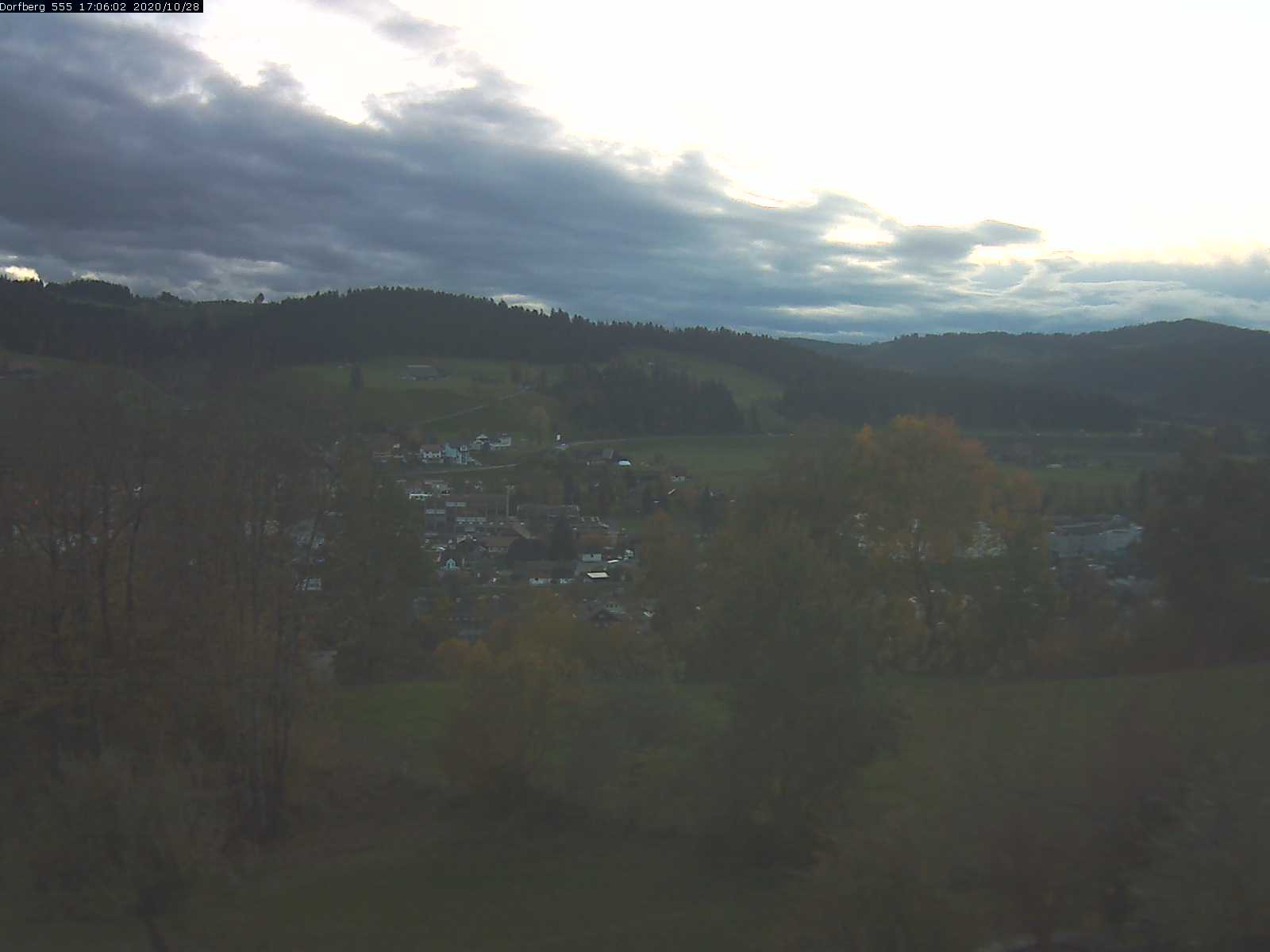 Webcam-Bild: Aussicht vom Dorfberg in Langnau 20201028-170601