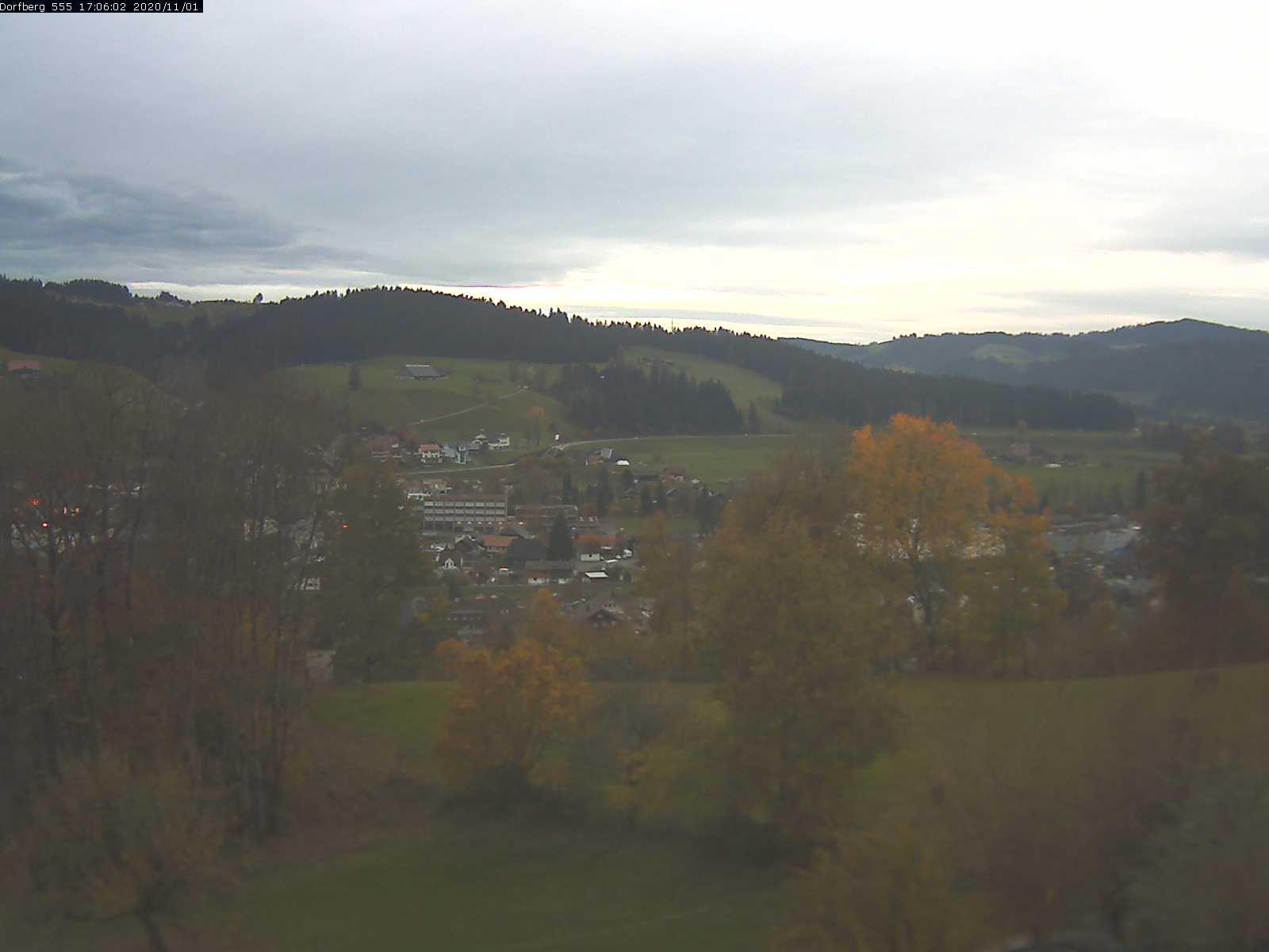 Webcam-Bild: Aussicht vom Dorfberg in Langnau 20201101-170601