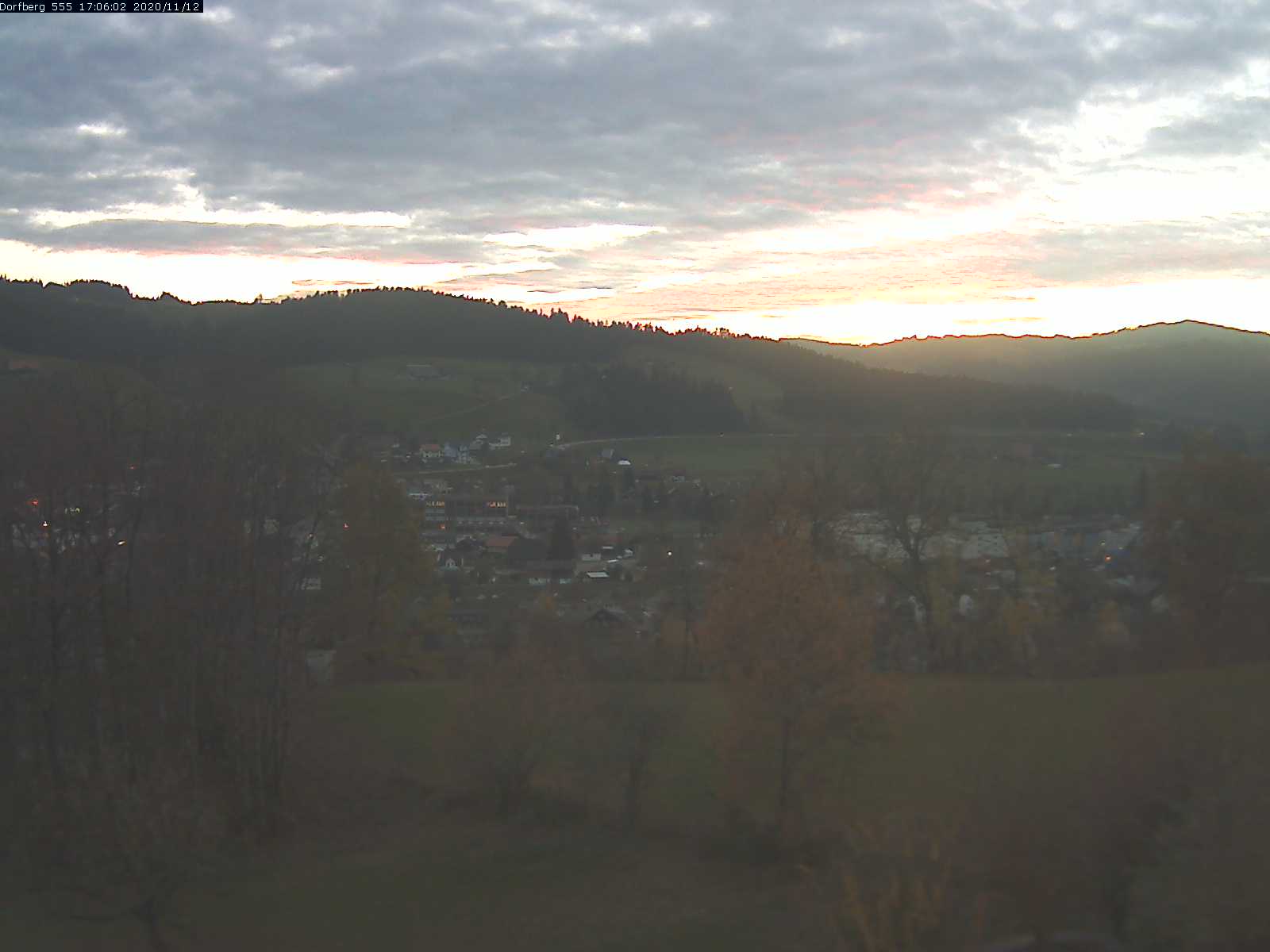 Webcam-Bild: Aussicht vom Dorfberg in Langnau 20201112-170601