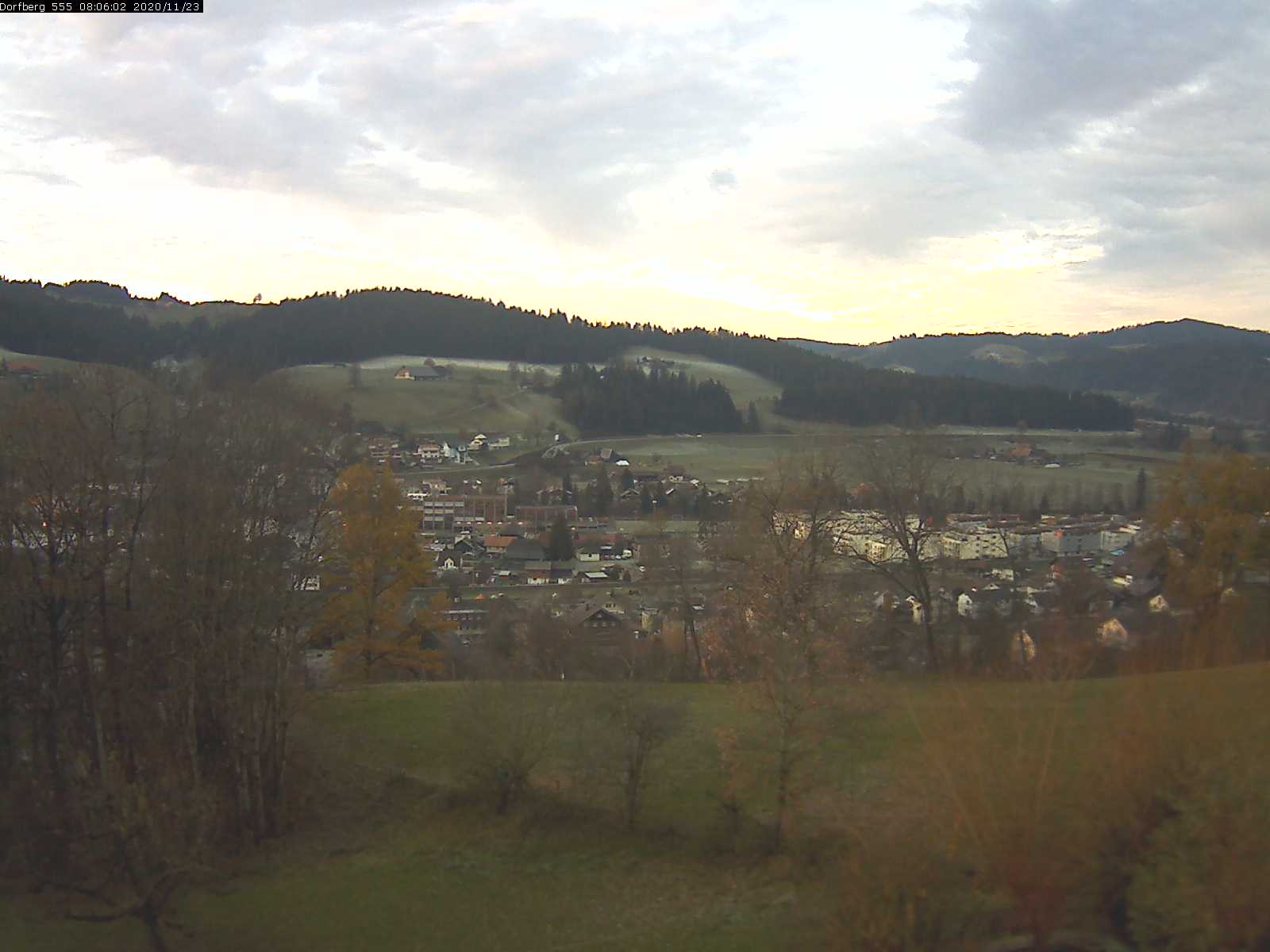 Webcam-Bild: Aussicht vom Dorfberg in Langnau 20201123-080601