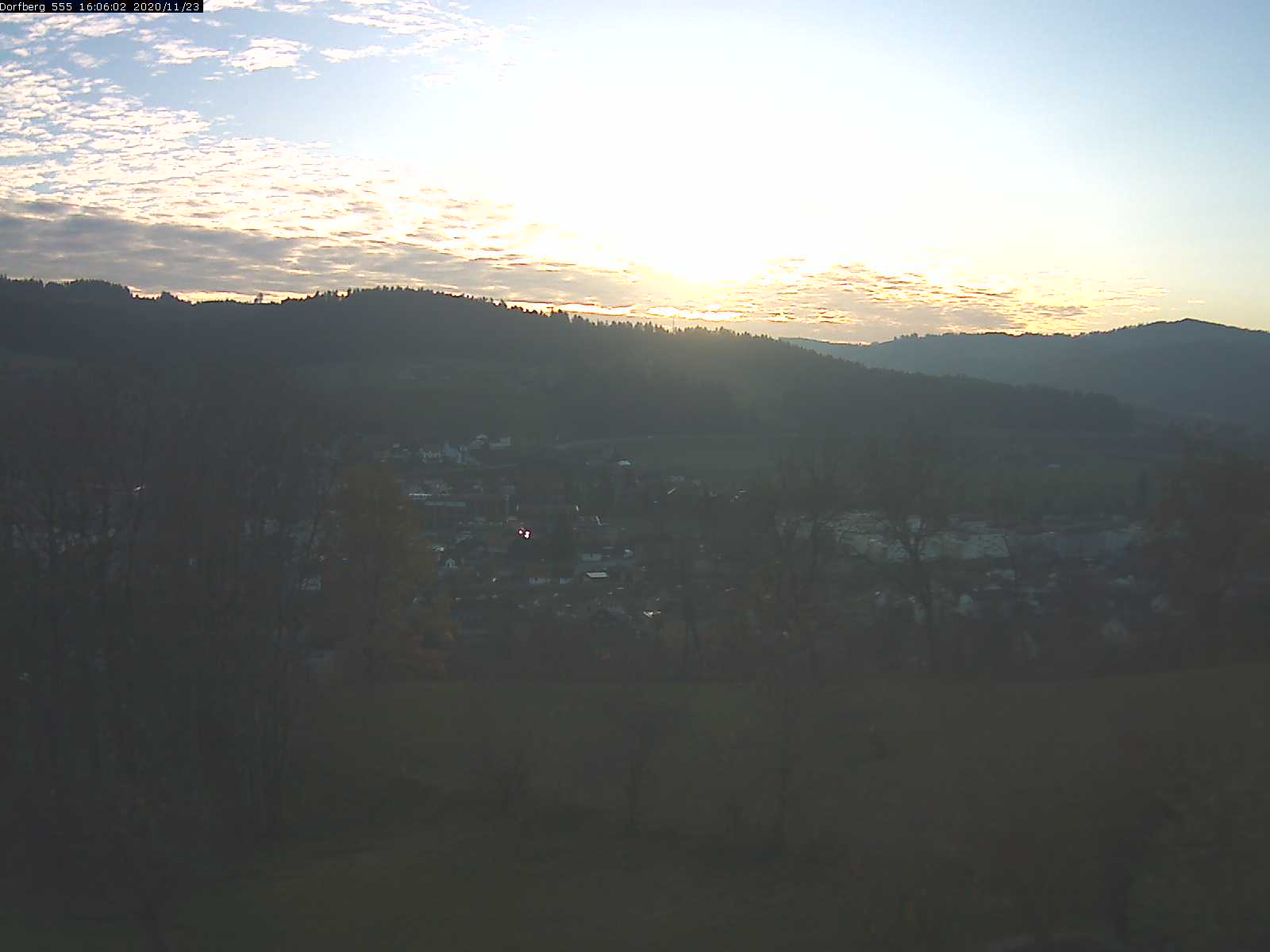 Webcam-Bild: Aussicht vom Dorfberg in Langnau 20201123-160601