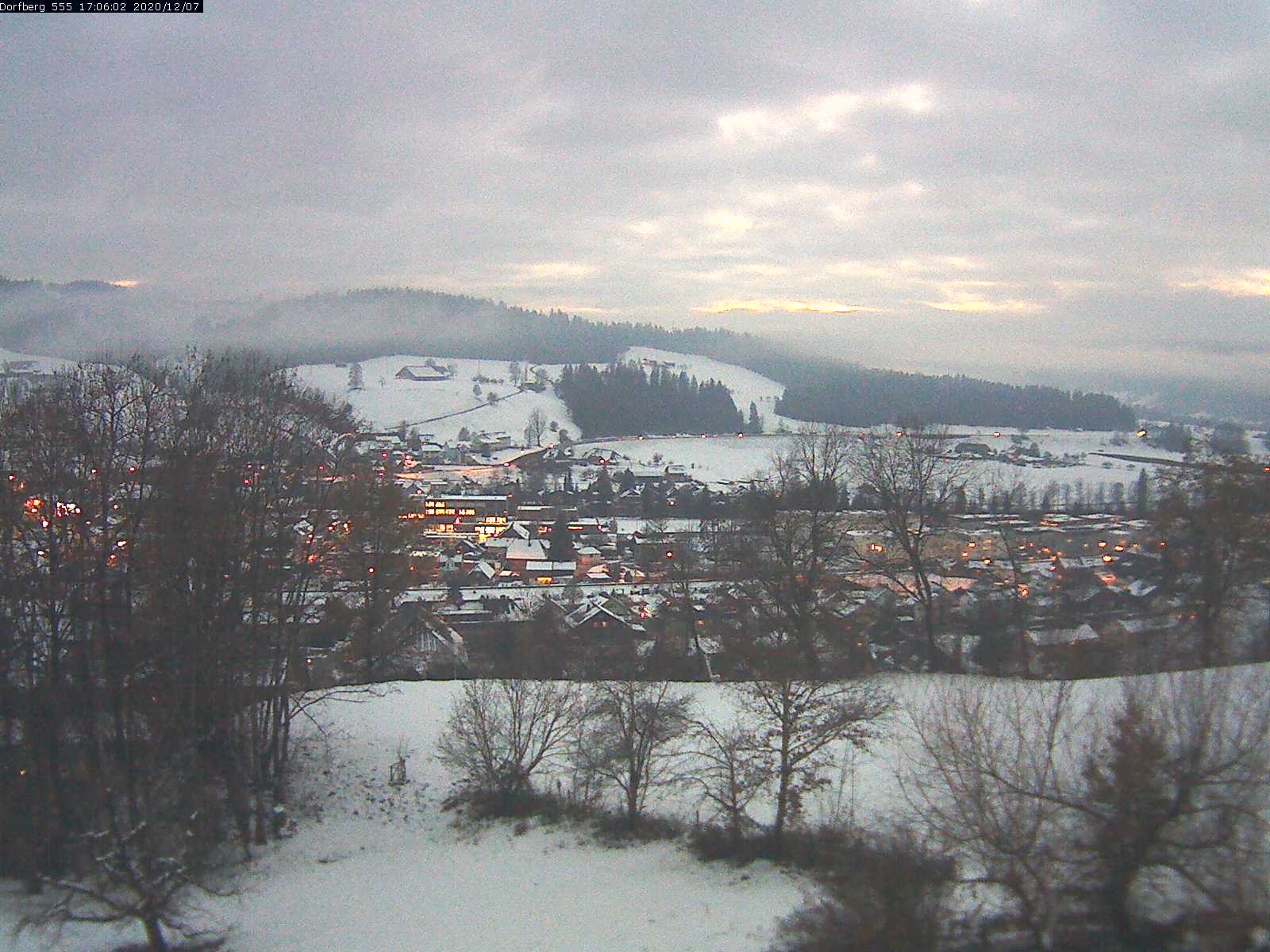 Webcam-Bild: Aussicht vom Dorfberg in Langnau 20201207-170601