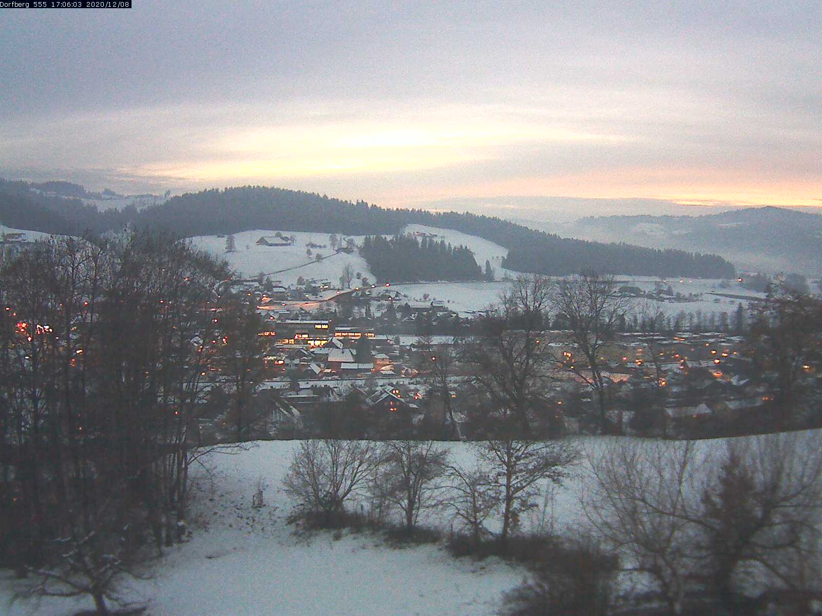 Webcam-Bild: Aussicht vom Dorfberg in Langnau 20201208-170601