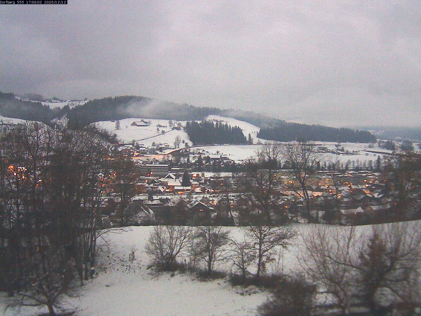 Webcam-Bild: Aussicht vom Dorfberg in Langnau 20201212-170601