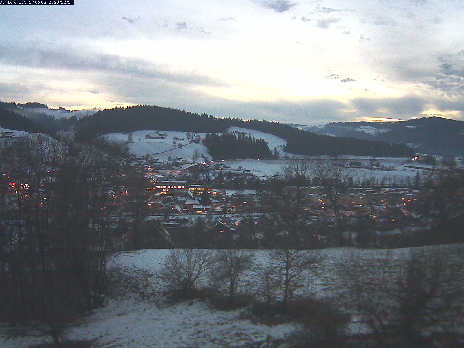 Webcam-Bild: Aussicht vom Dorfberg in Langnau 20201214-170601