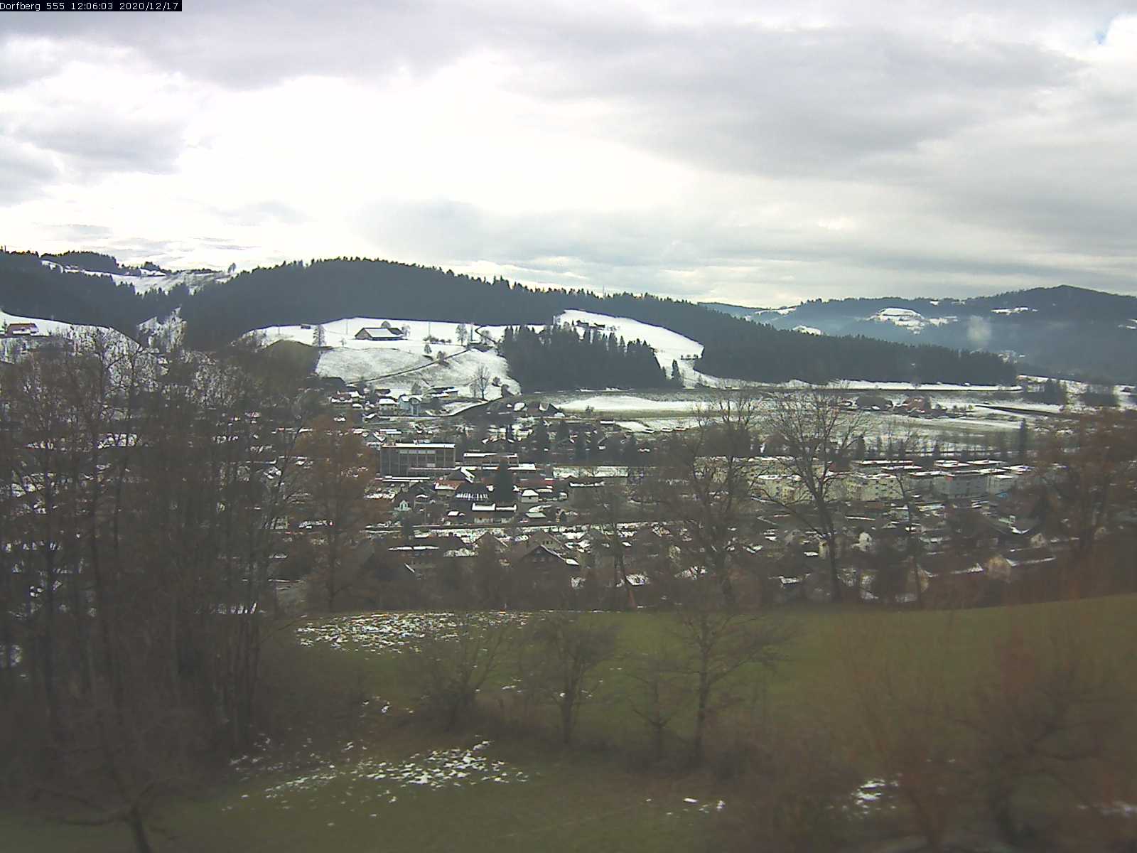 Webcam-Bild: Aussicht vom Dorfberg in Langnau 20201217-120601