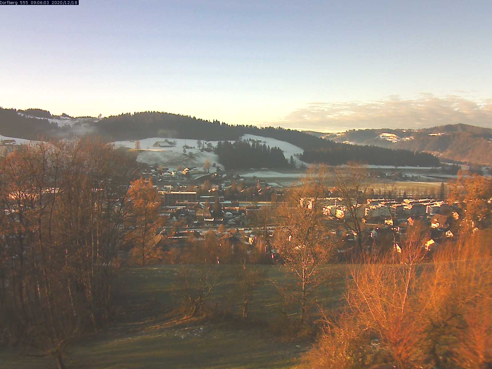 Webcam-Bild: Aussicht vom Dorfberg in Langnau 20201218-090601