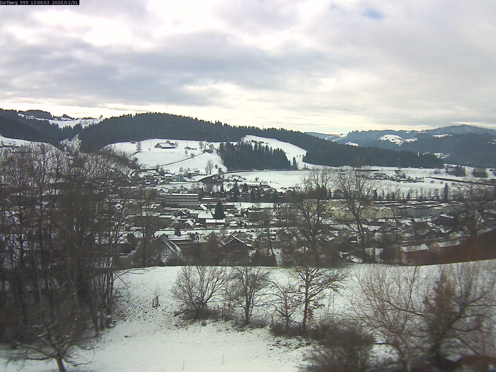 Webcam-Bild: Aussicht vom Dorfberg in Langnau 20201231-120601