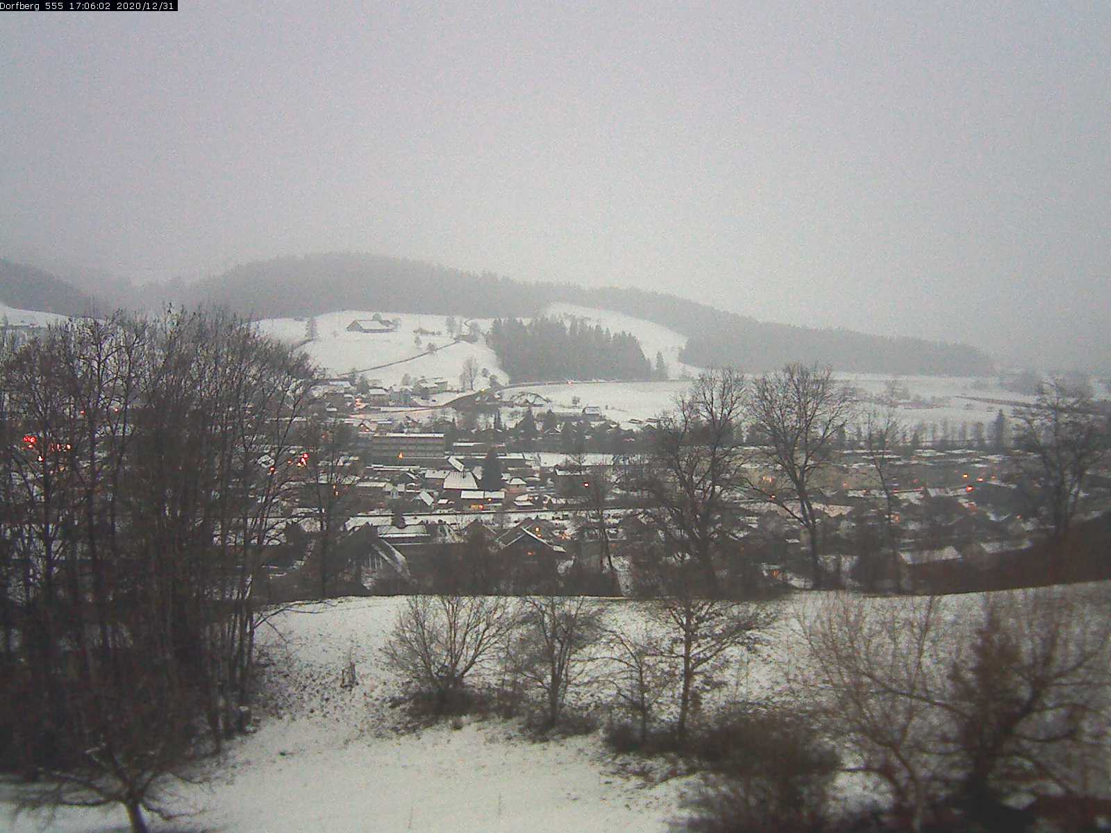 Webcam-Bild: Aussicht vom Dorfberg in Langnau 20201231-170601