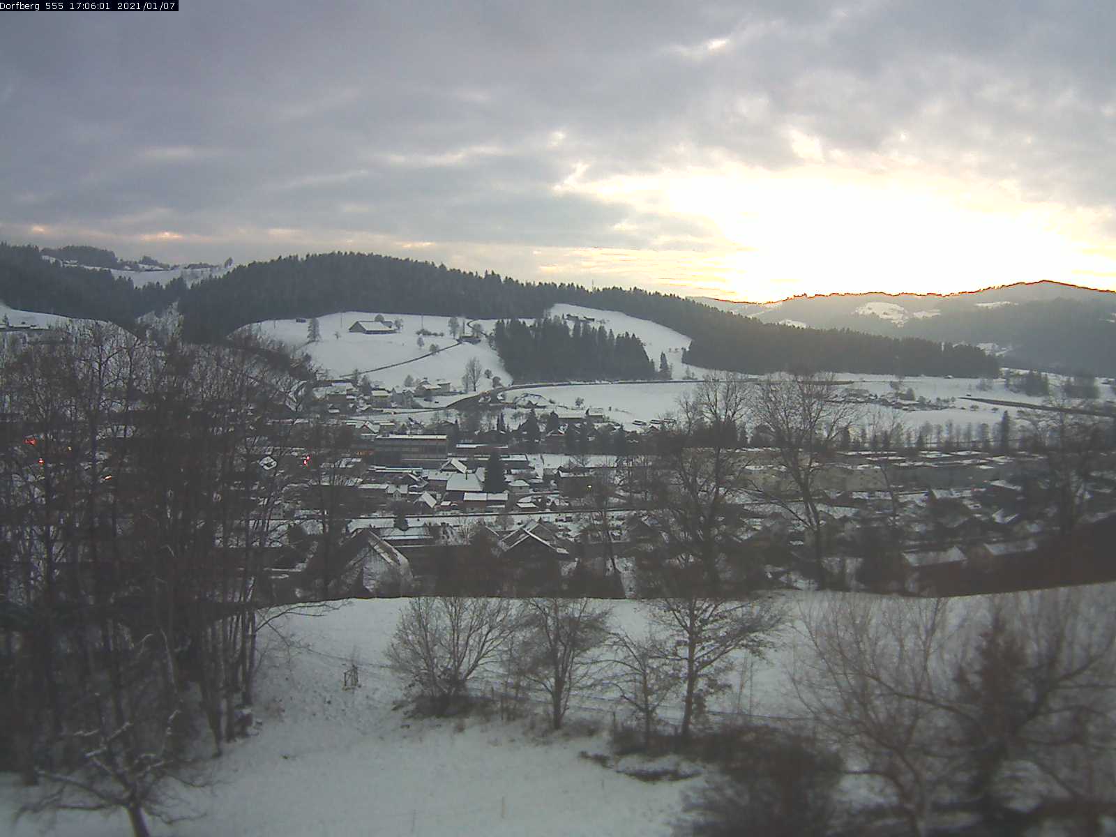 Webcam-Bild: Aussicht vom Dorfberg in Langnau 20210107-170601